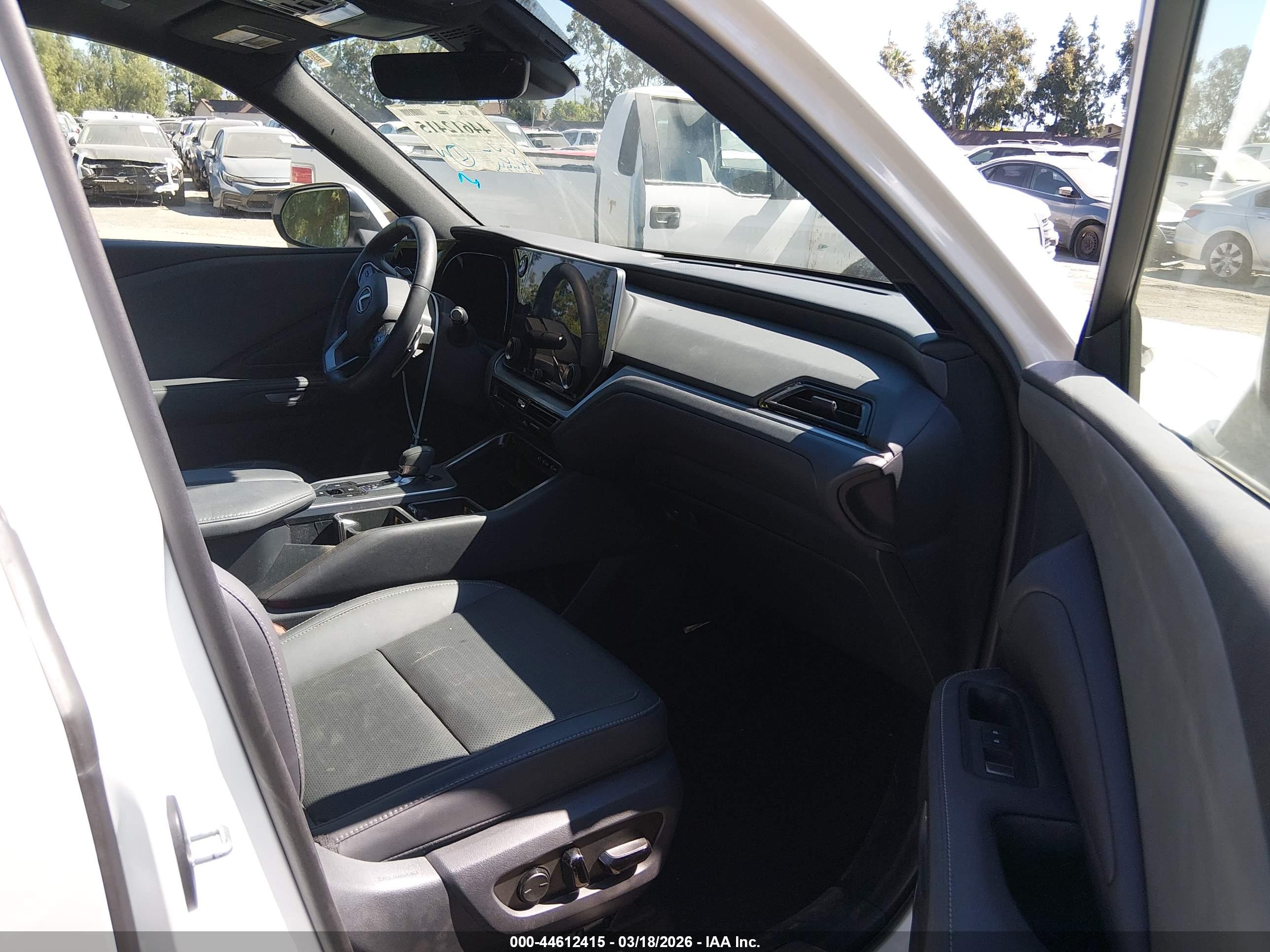 LEXUS TX image 5