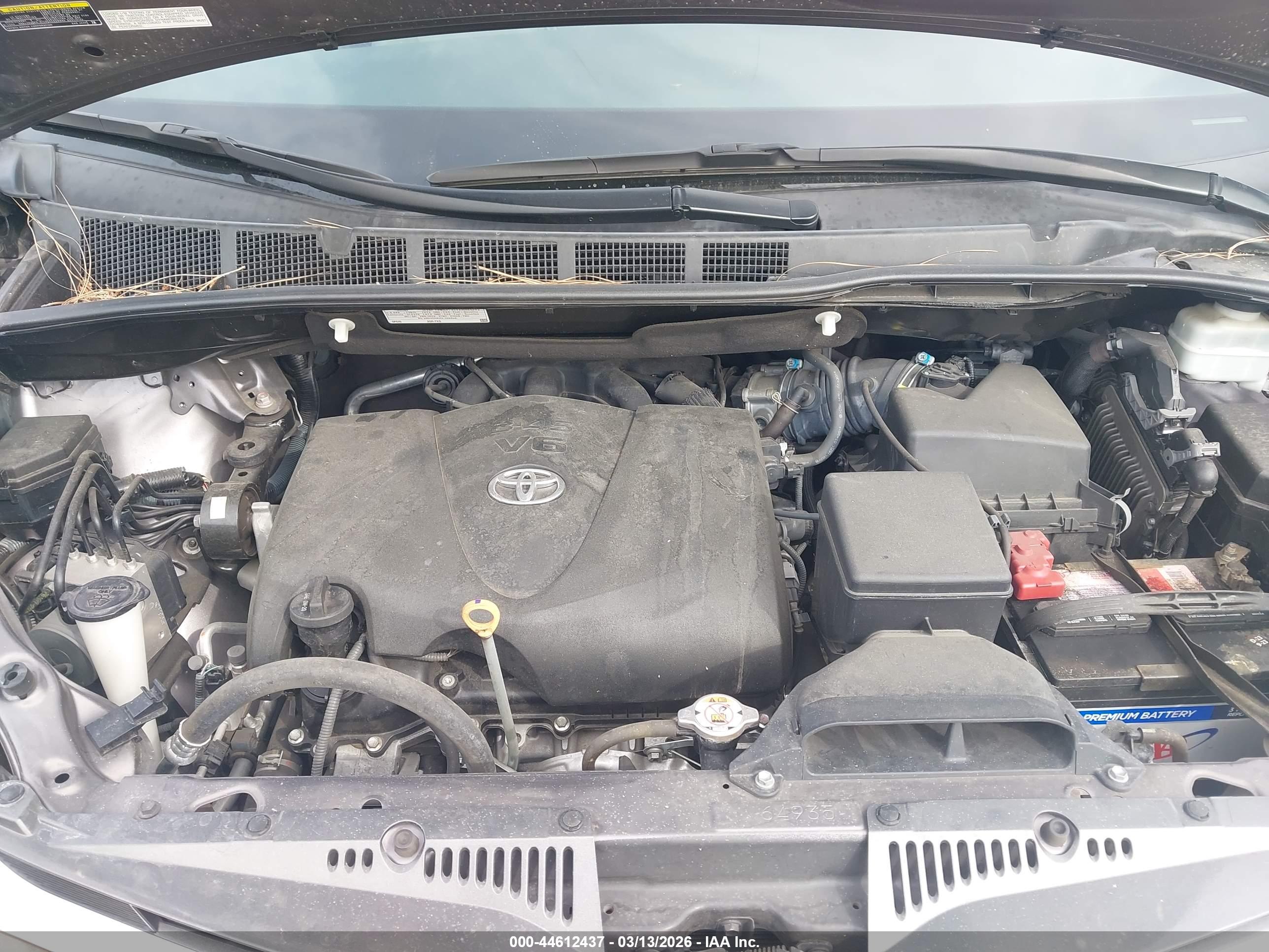 TOYOTA SIENNA image 10