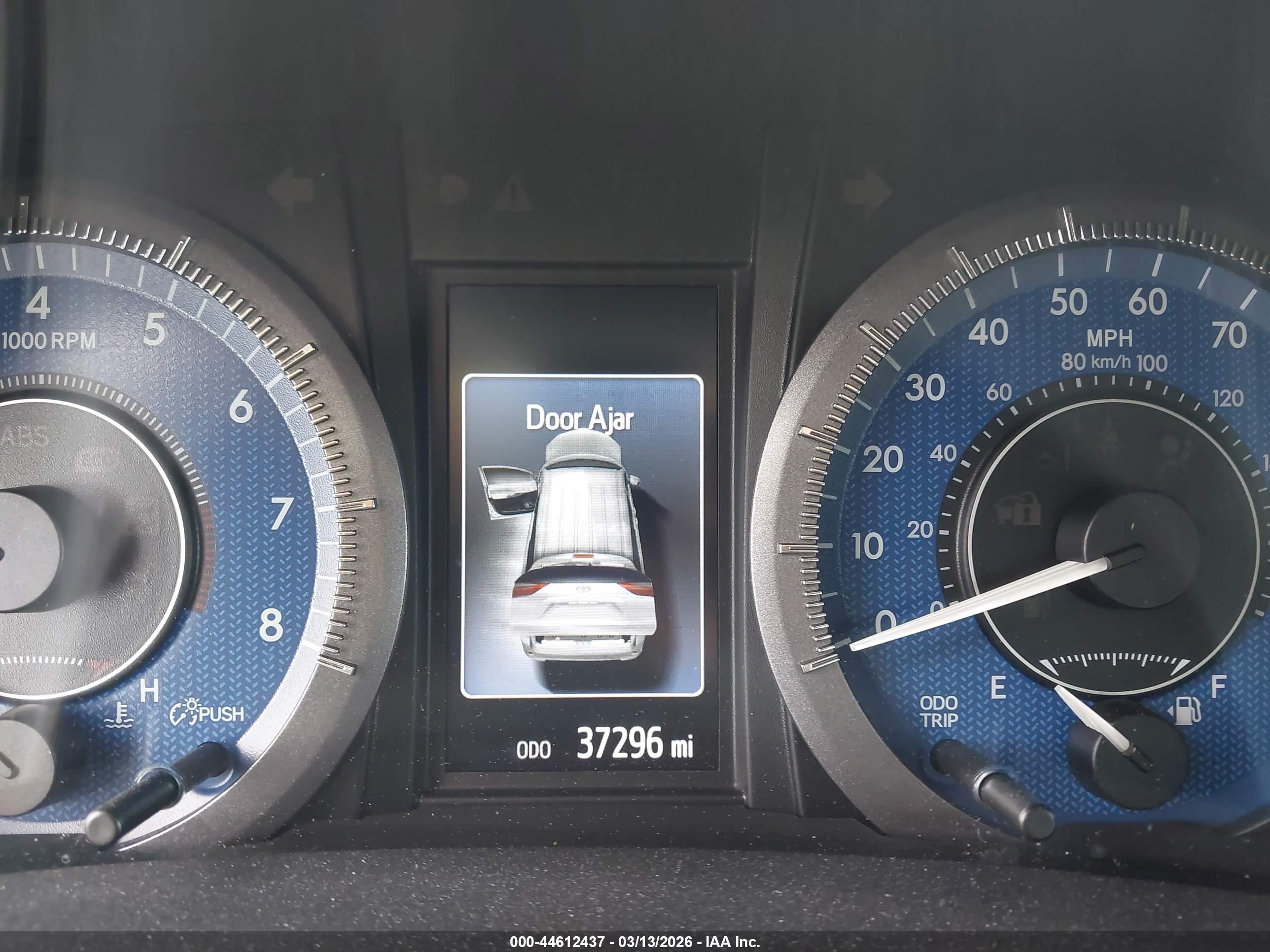 TOYOTA SIENNA image 7