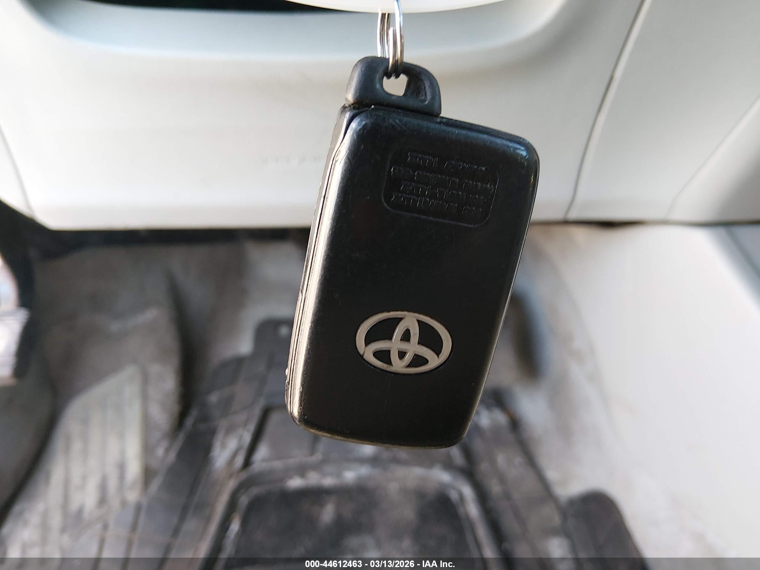 TOYOTA PRIUS image 11