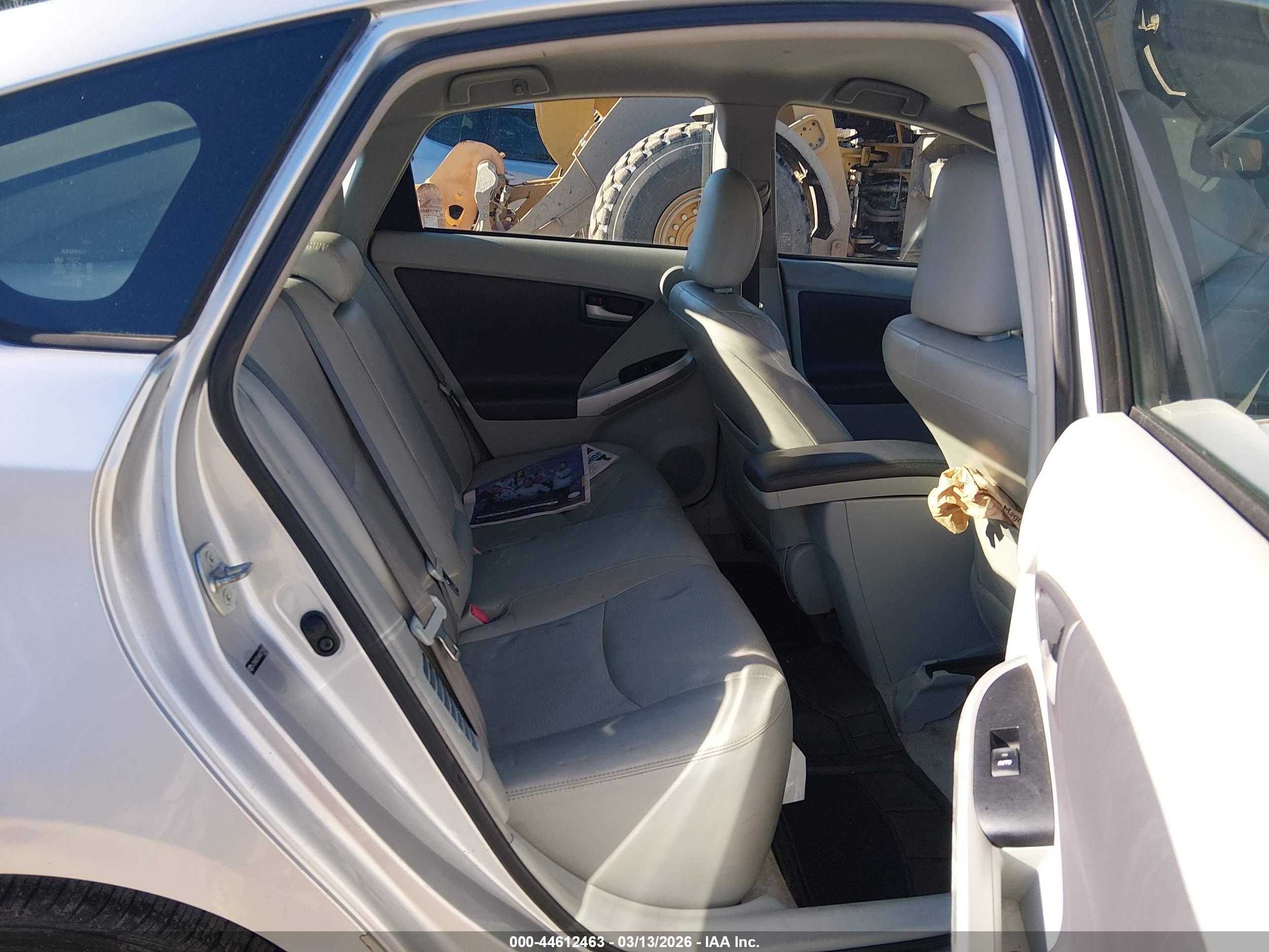 TOYOTA PRIUS image 8