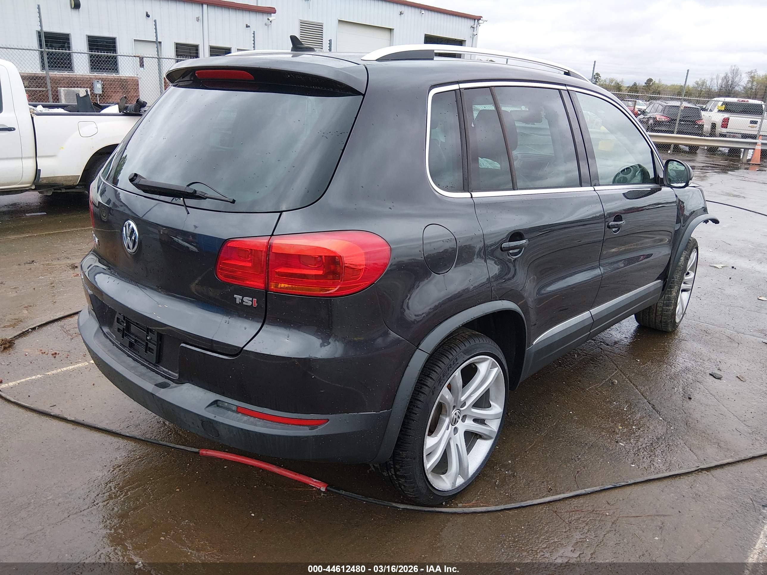VOLKSWAGEN TIGUAN image 4