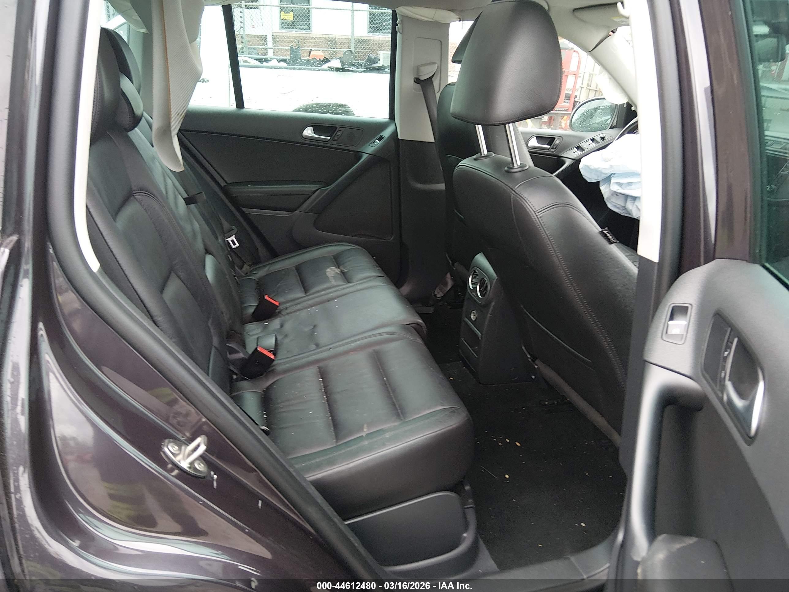VOLKSWAGEN TIGUAN image 8