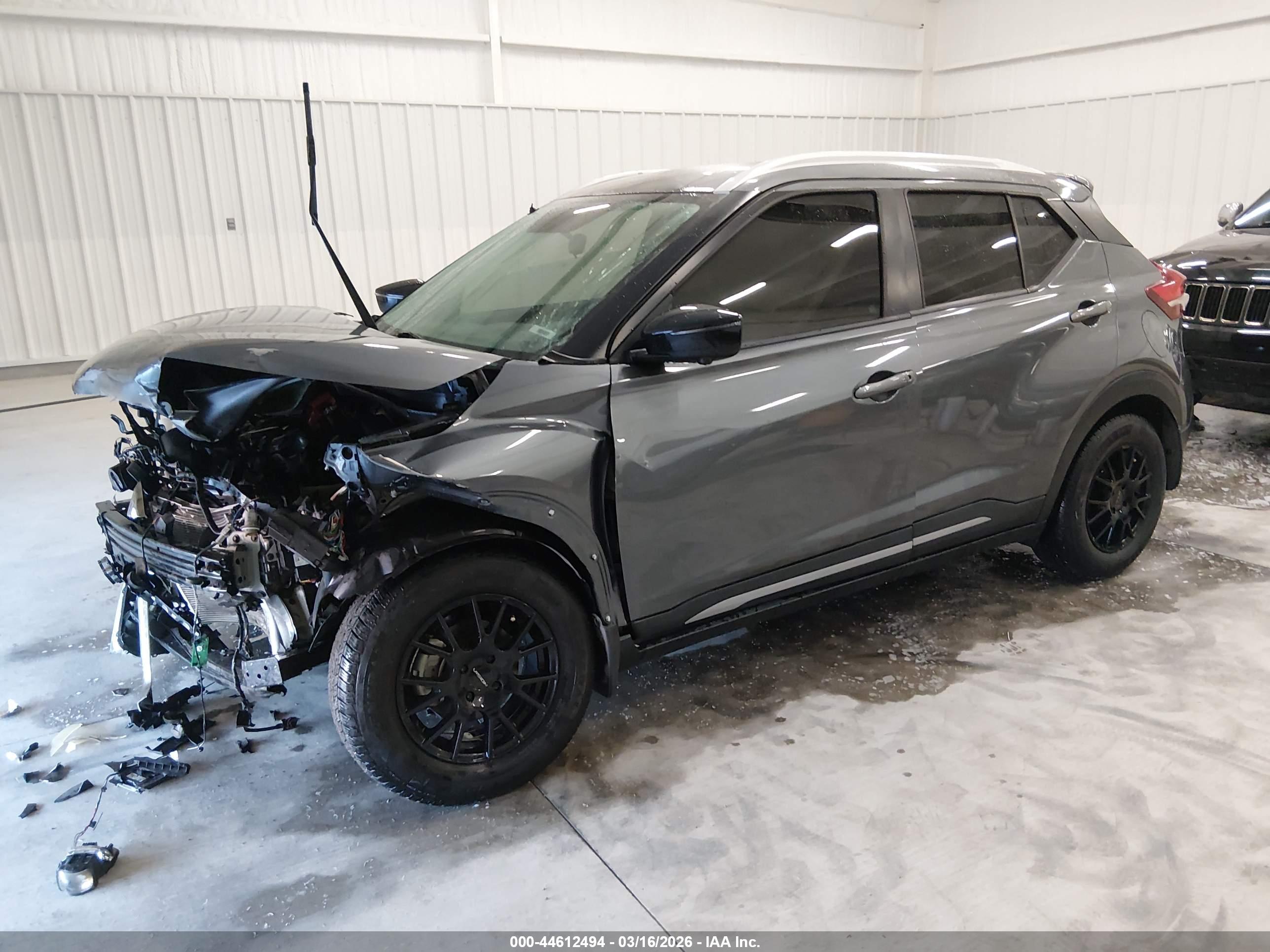 NISSAN KICKS image 2
