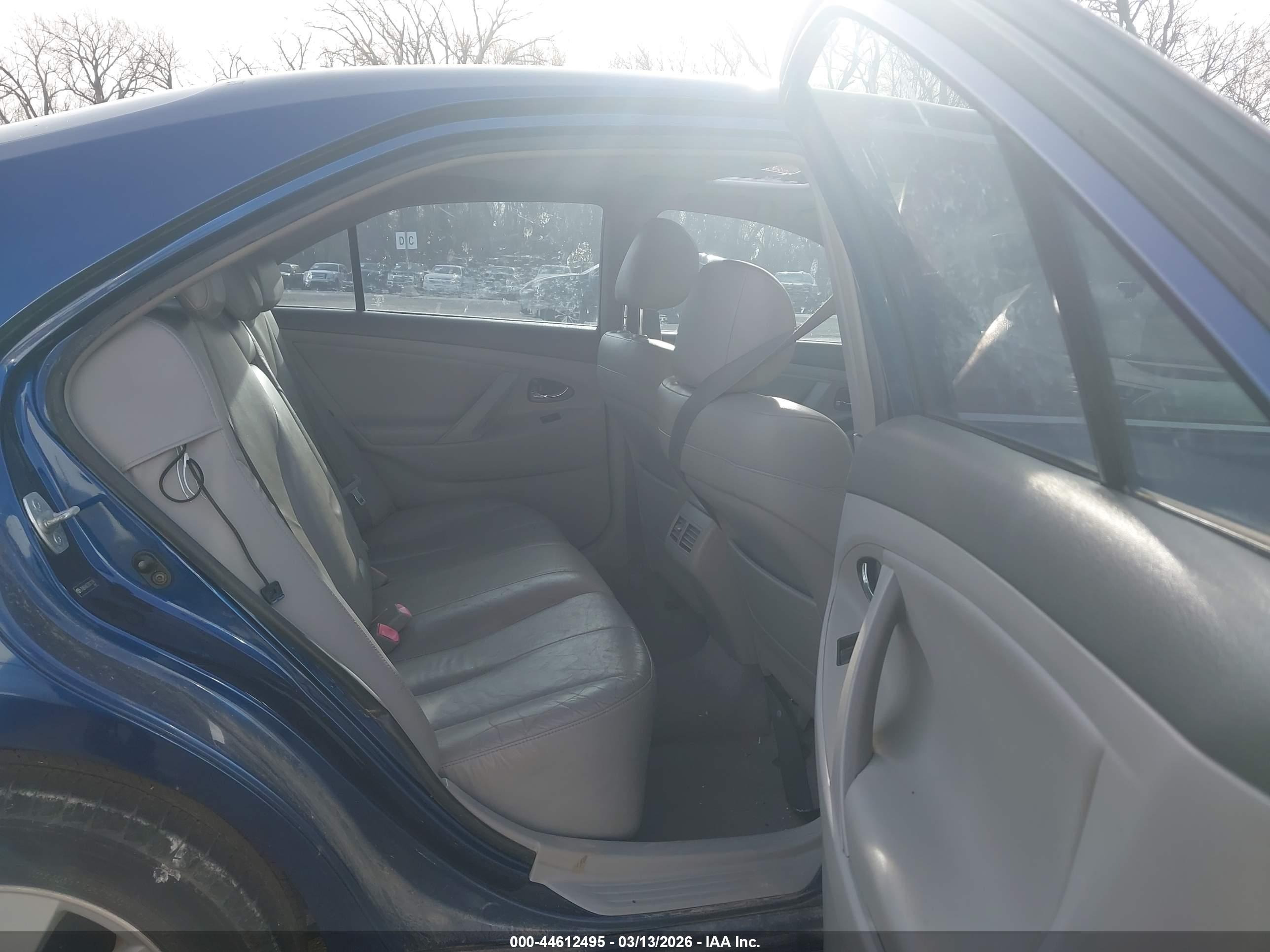 TOYOTA CAMRY image 8