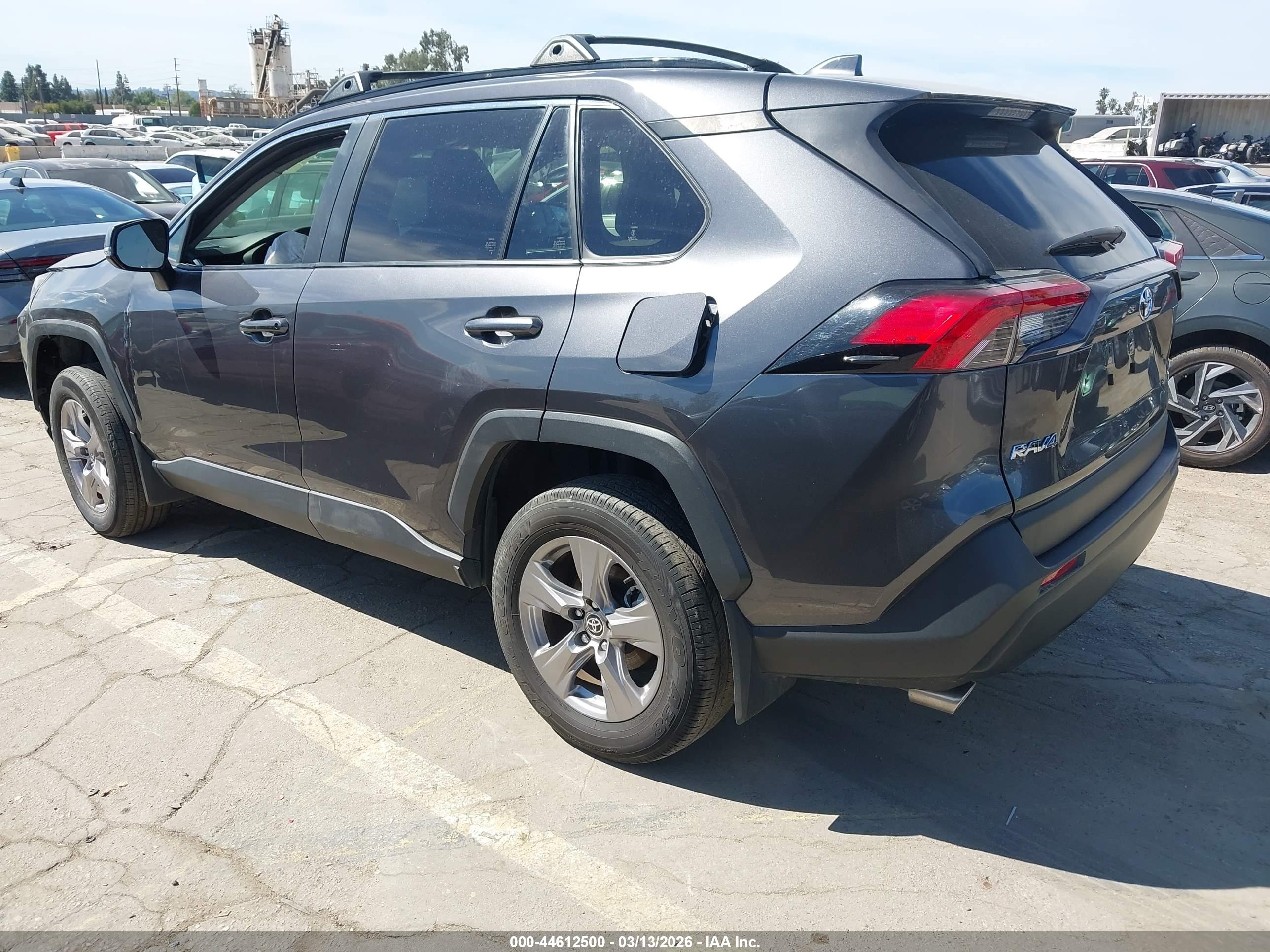 TOYOTA RAV4 image 3