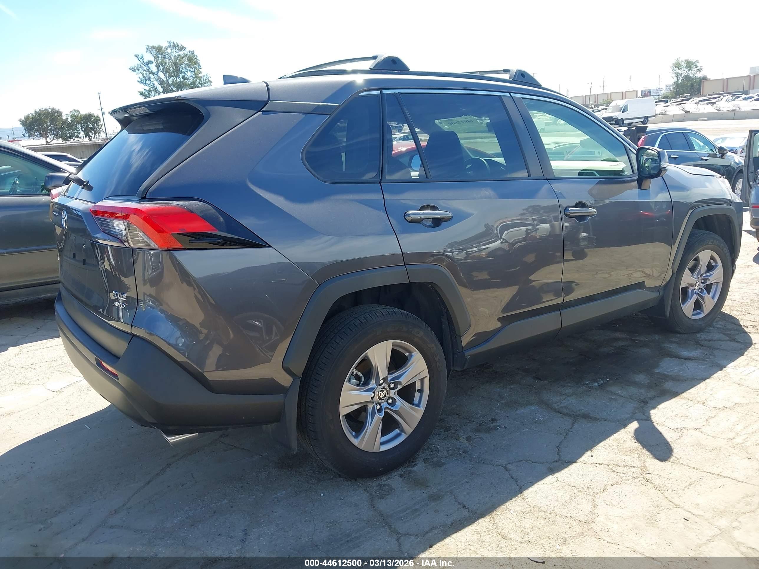 TOYOTA RAV4 image 4