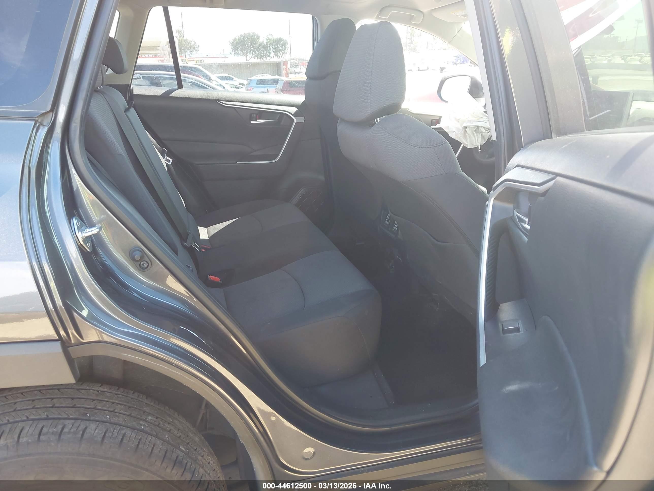 TOYOTA RAV4 image 8