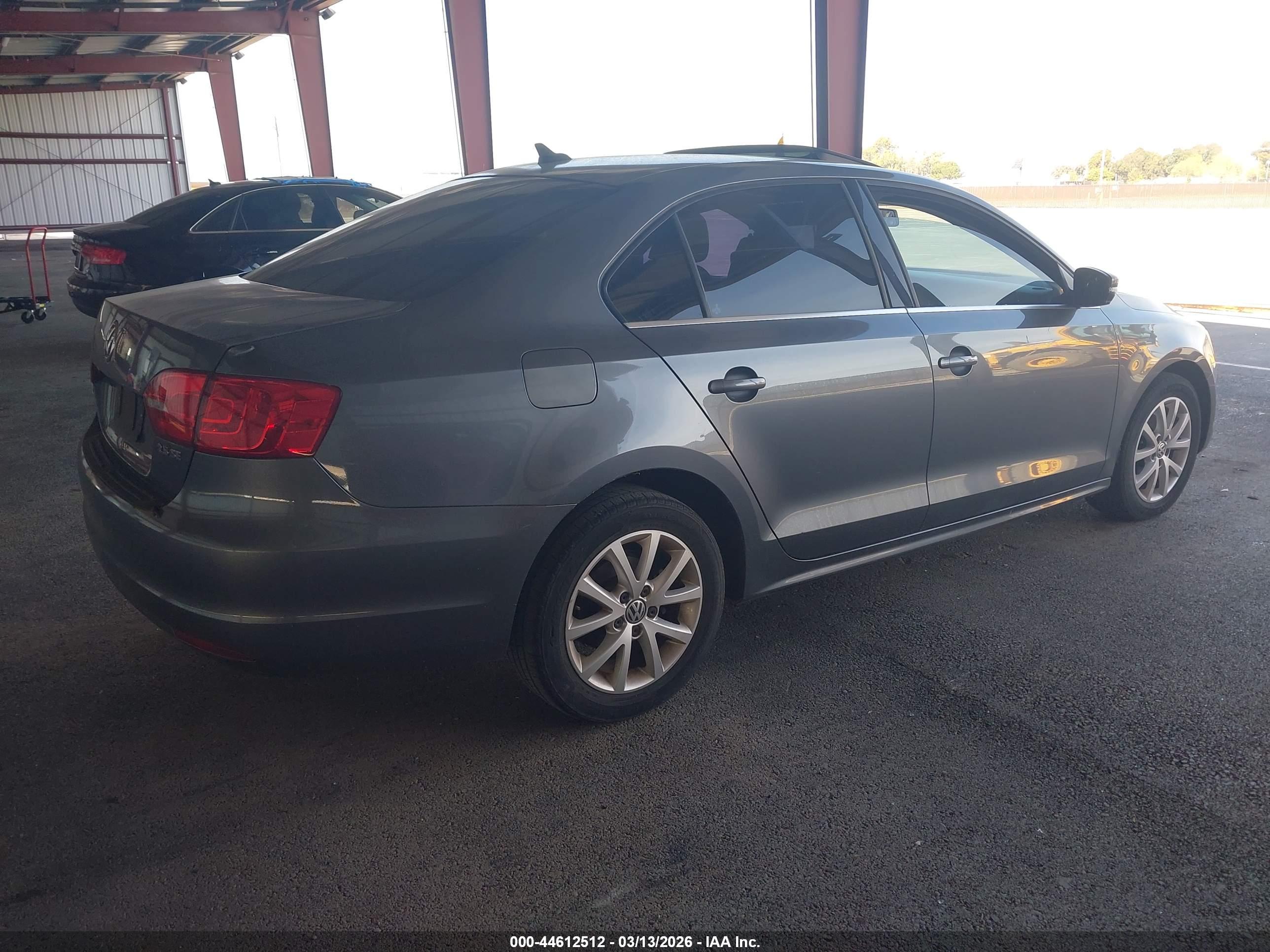 VOLKSWAGEN JETTA image 4