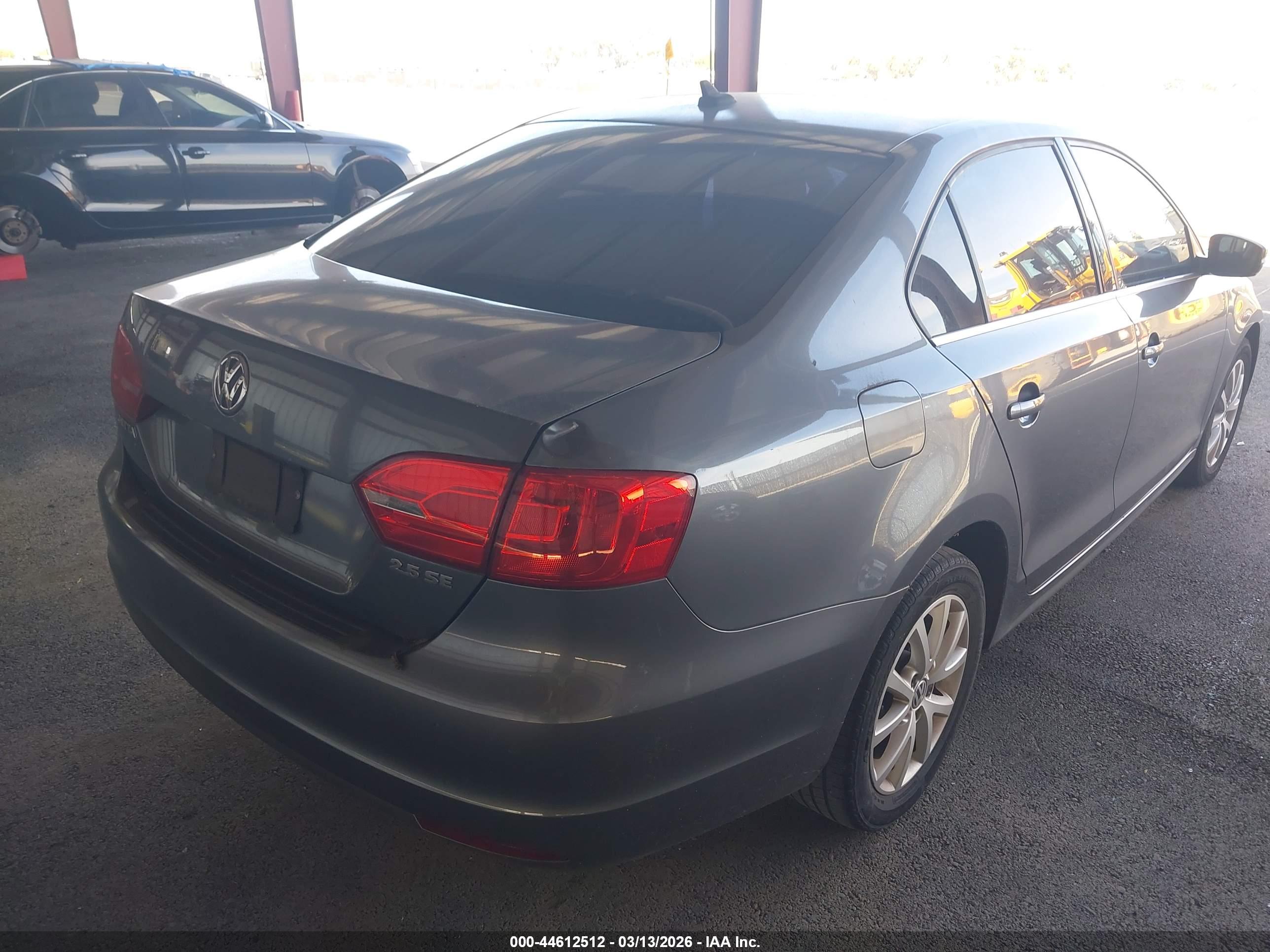 VOLKSWAGEN JETTA image 6
