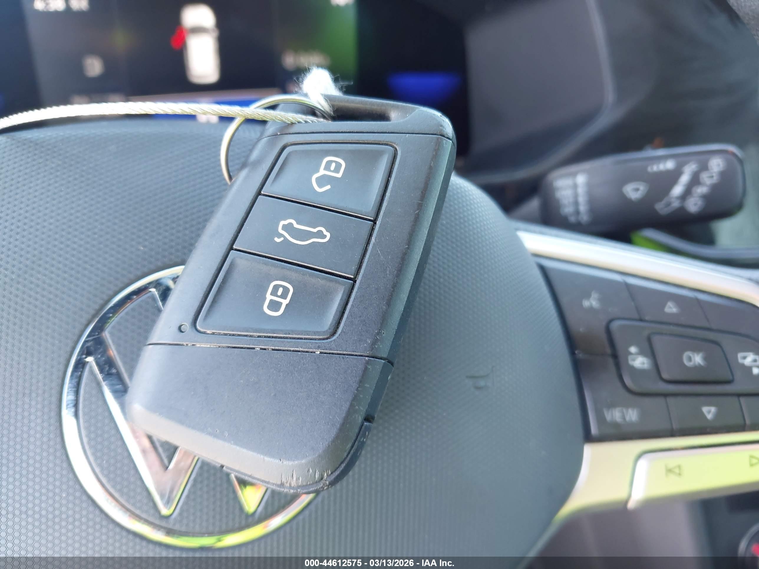 VOLKSWAGEN TAOS image 11