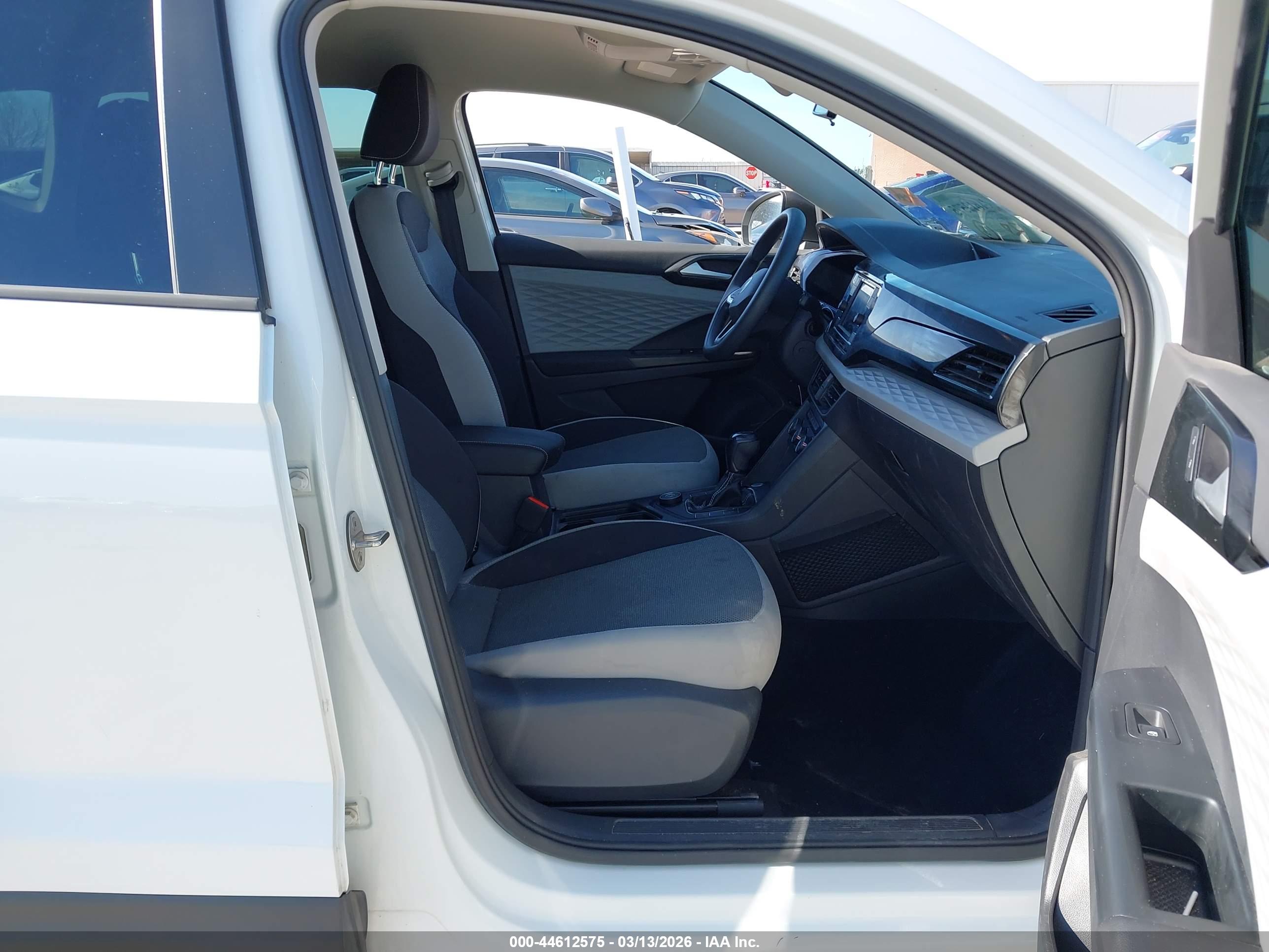 VOLKSWAGEN TAOS image 5