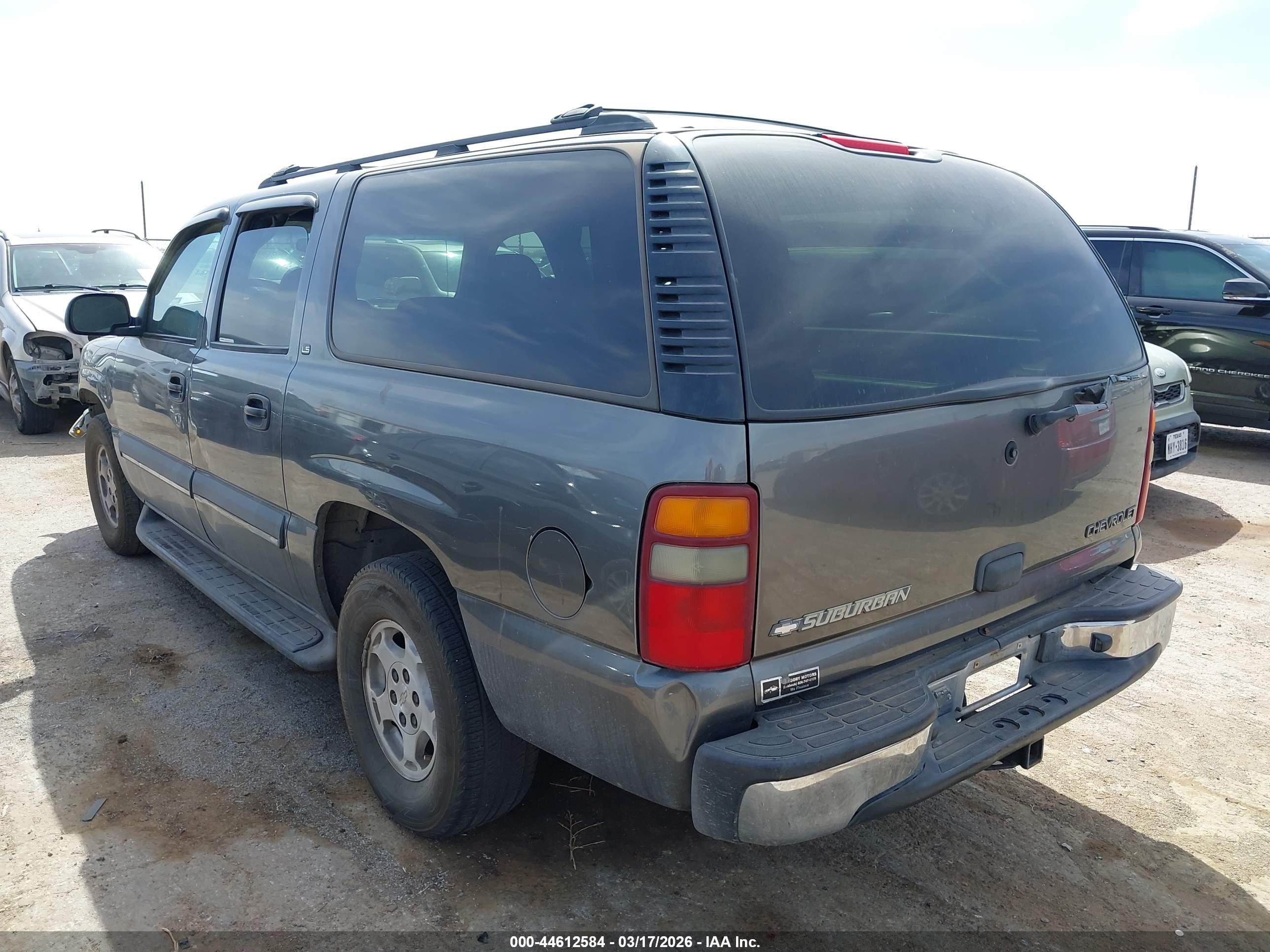 CHEVROLET SUBURBAN image 3