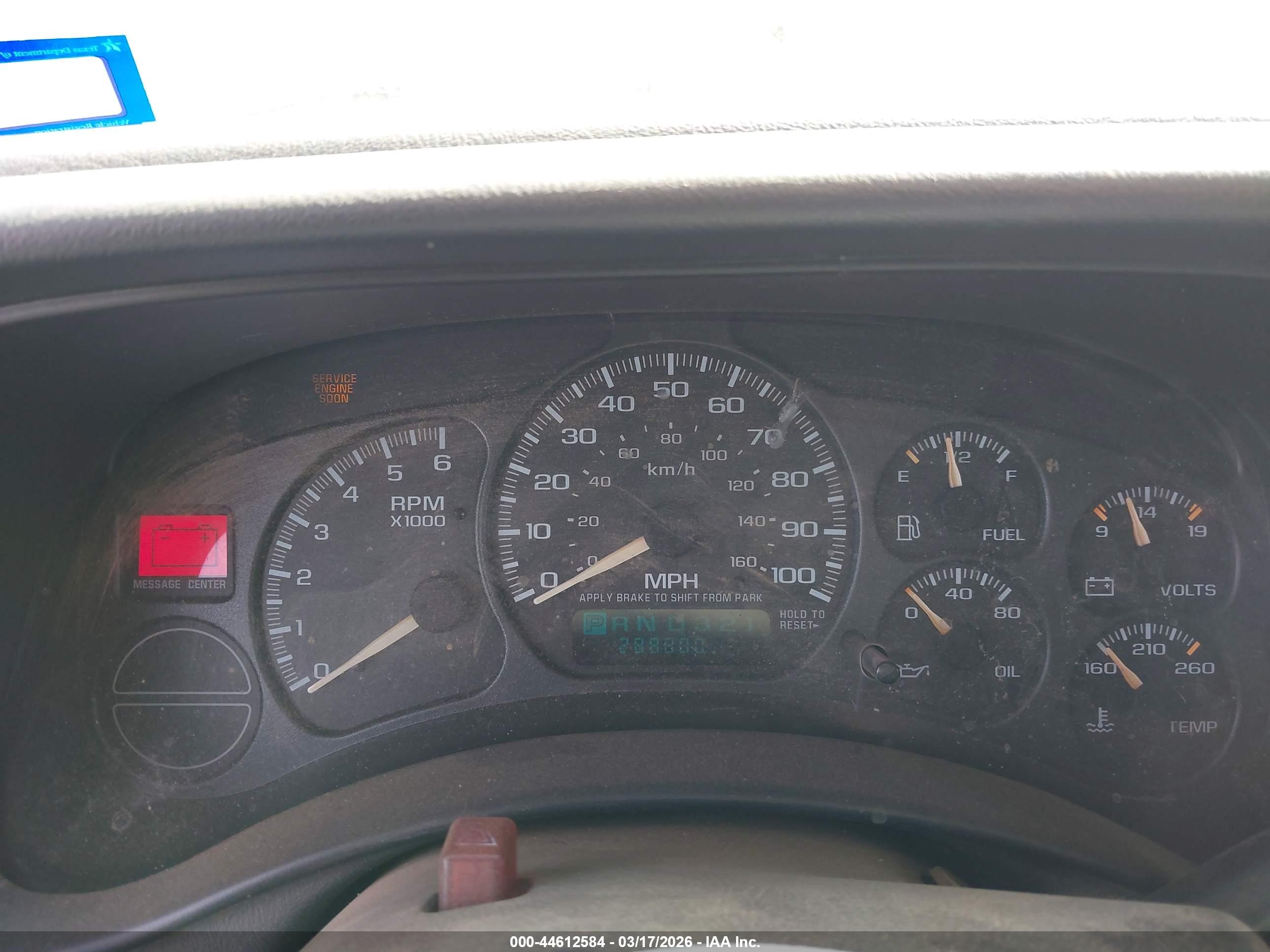 CHEVROLET SUBURBAN image 7