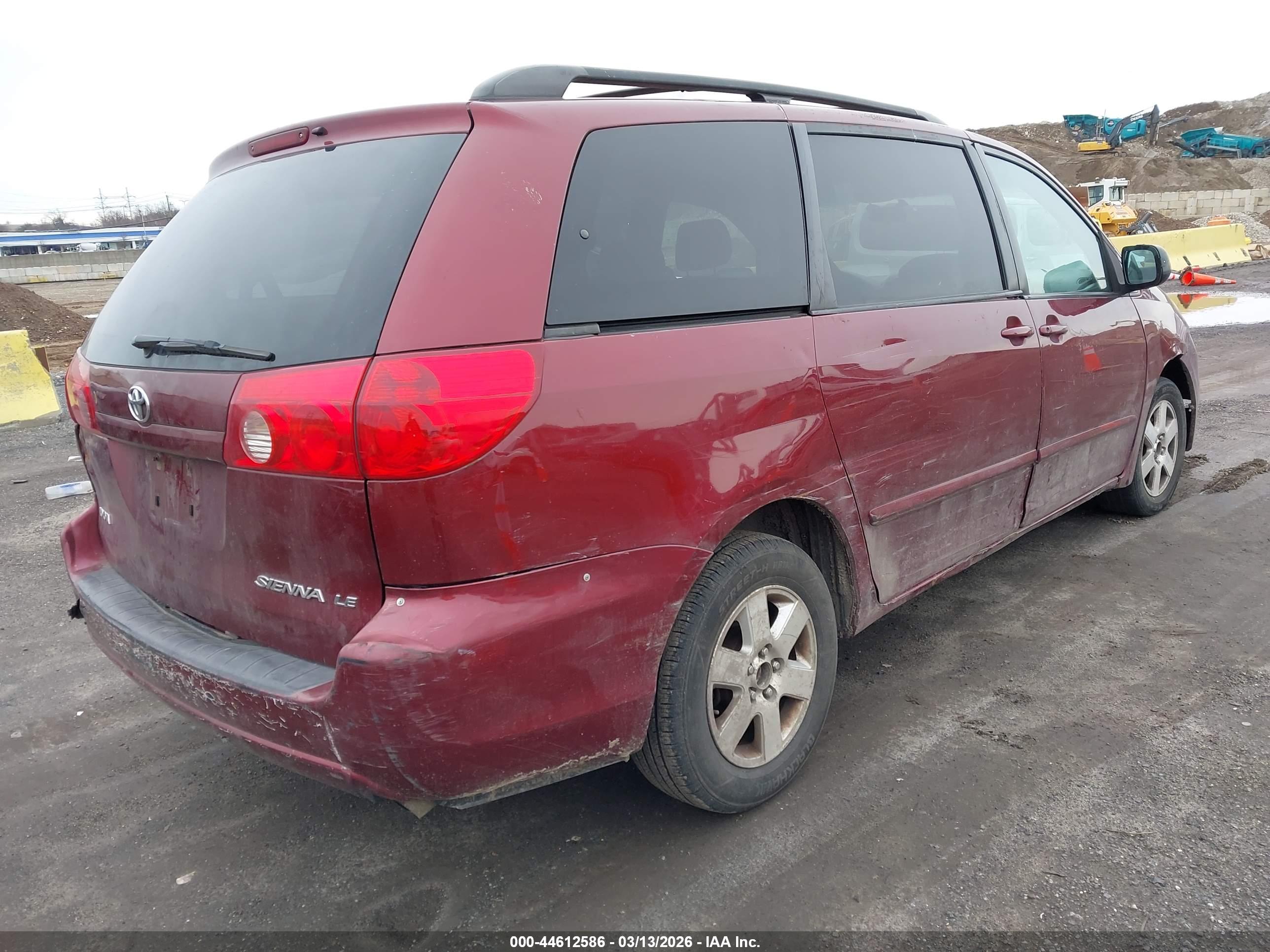 TOYOTA SIENNA image 4