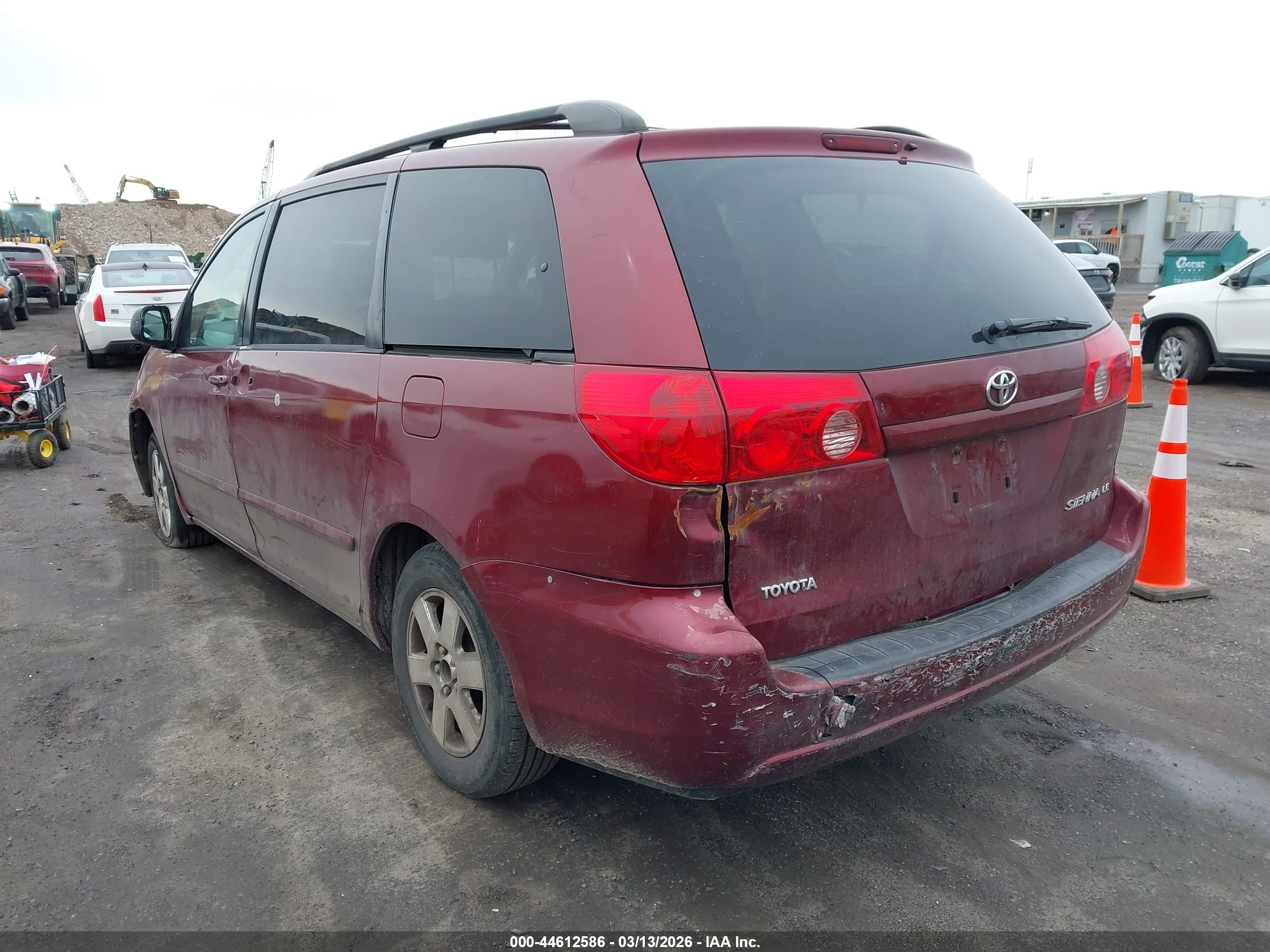 TOYOTA SIENNA image 6