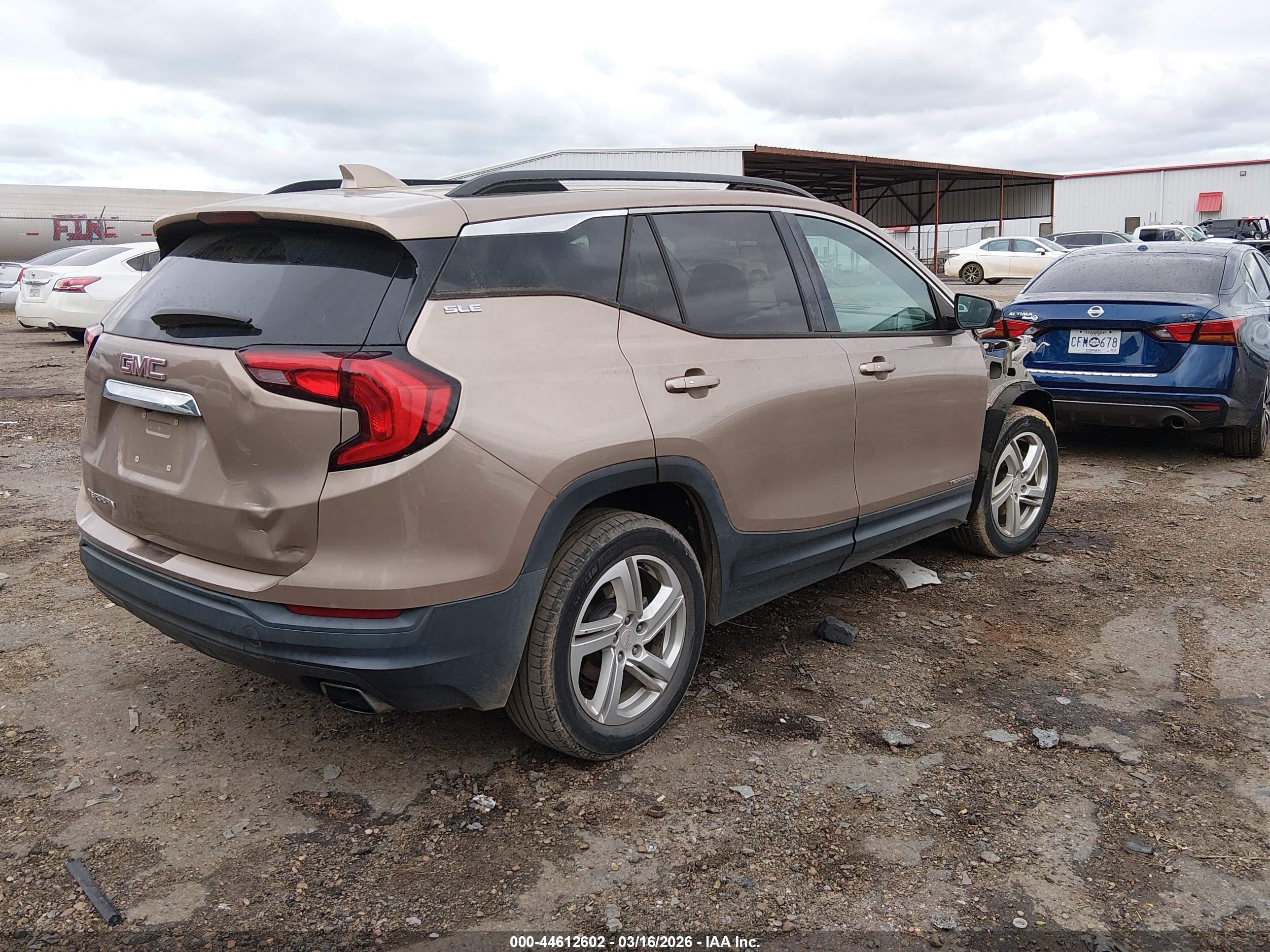 GMC TERRAIN image 4