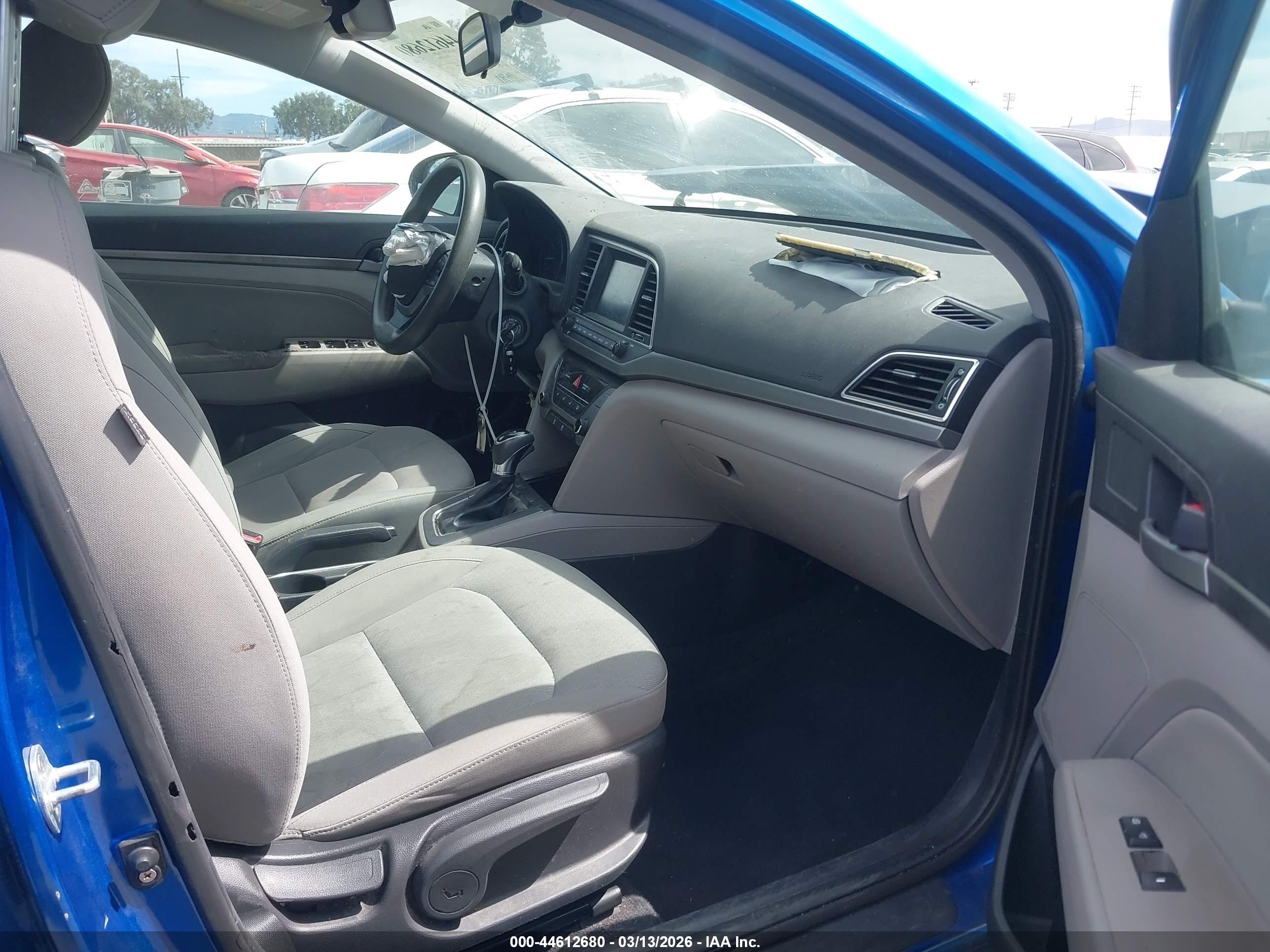 HYUNDAI ELANTRA image 5