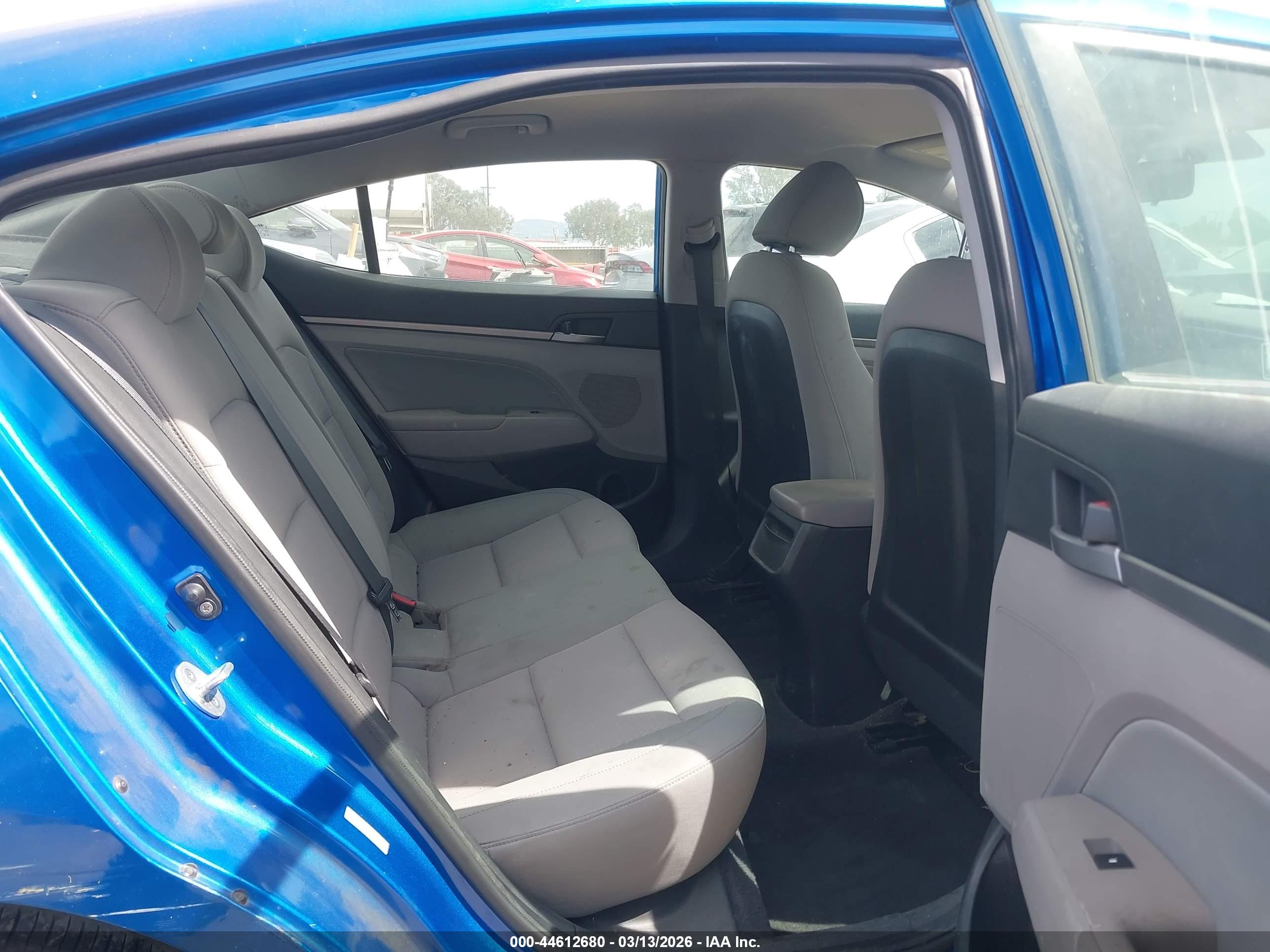HYUNDAI ELANTRA image 8