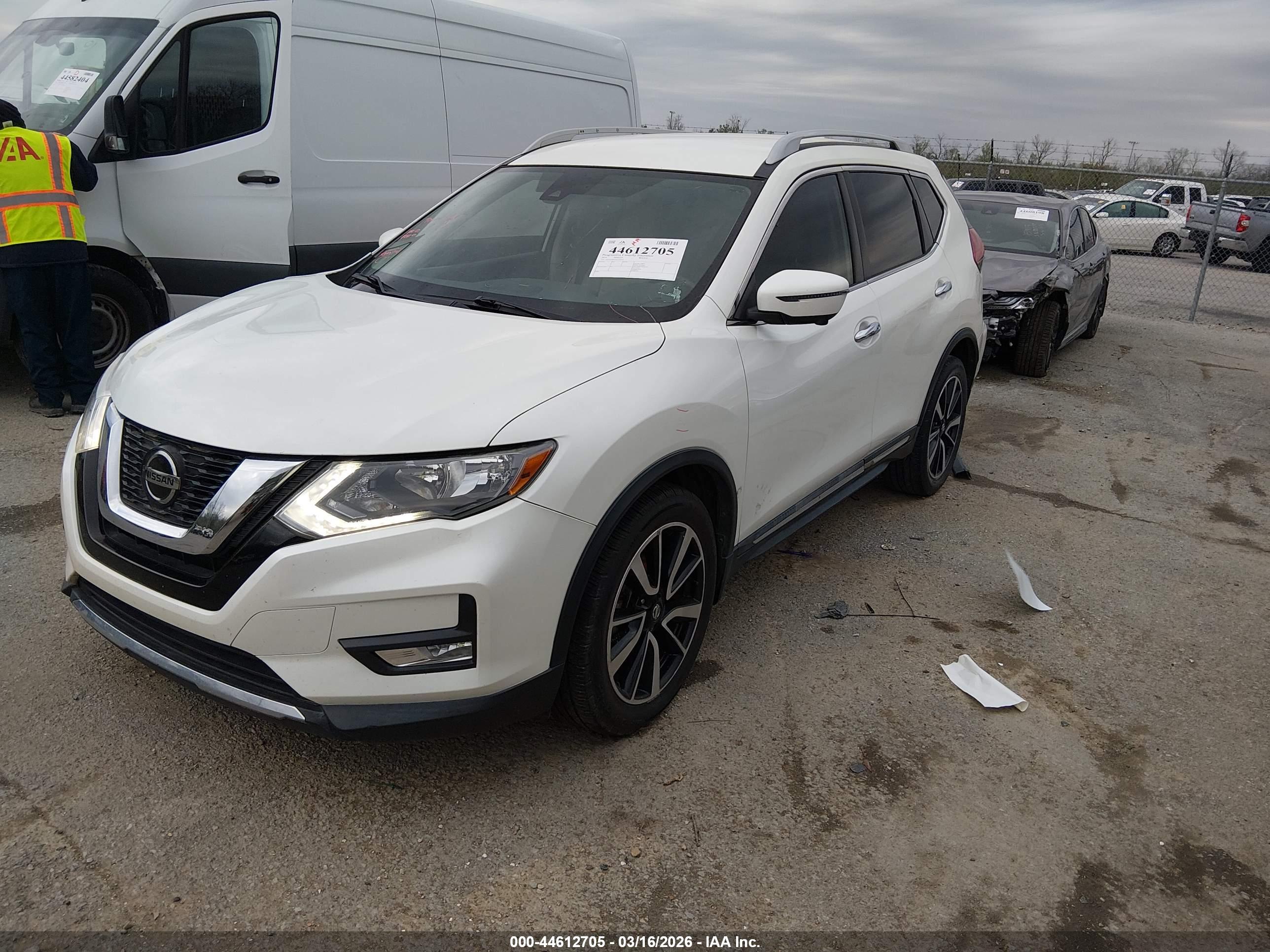 NISSAN ROGUE image 2