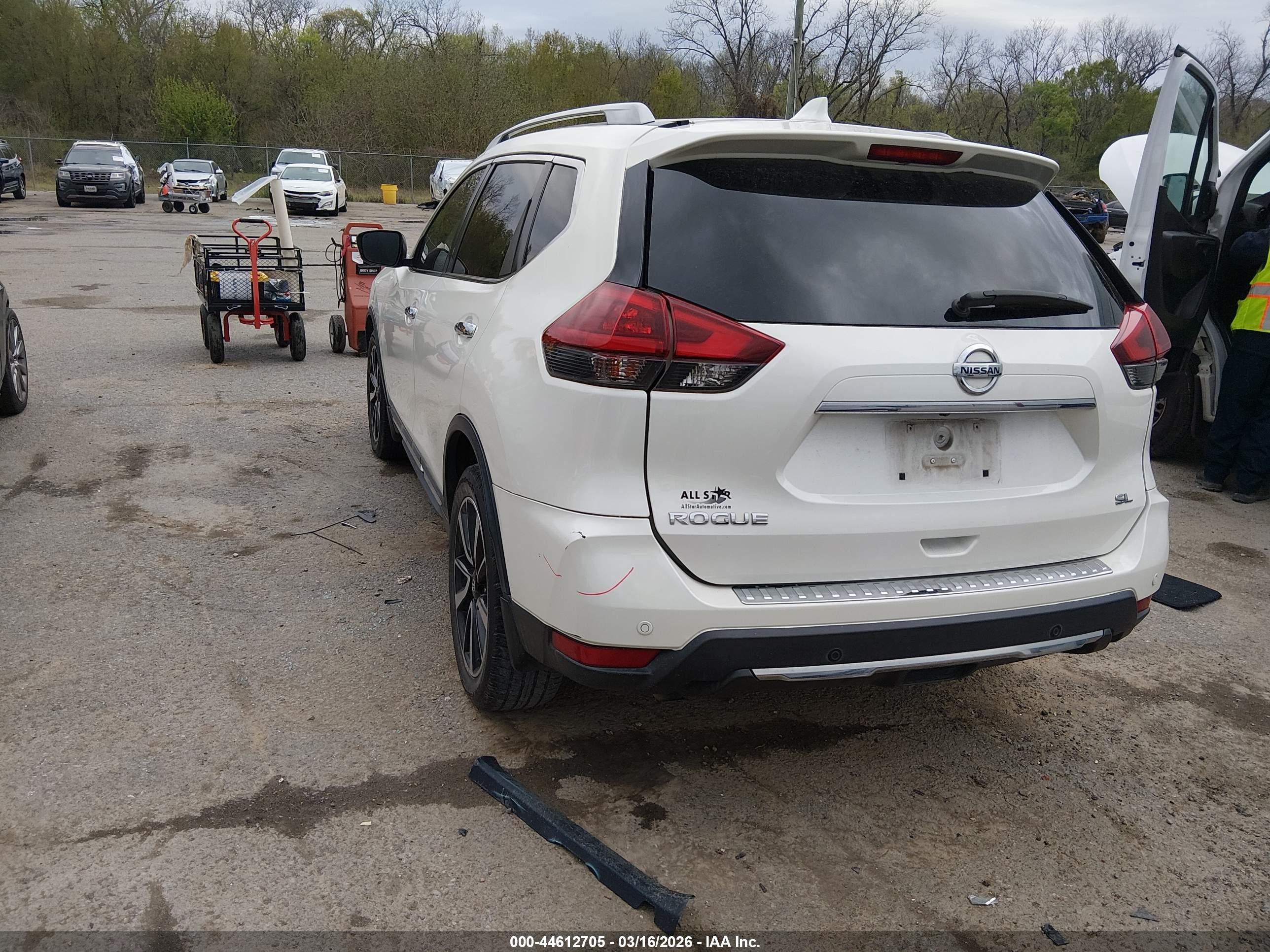 NISSAN ROGUE image 3