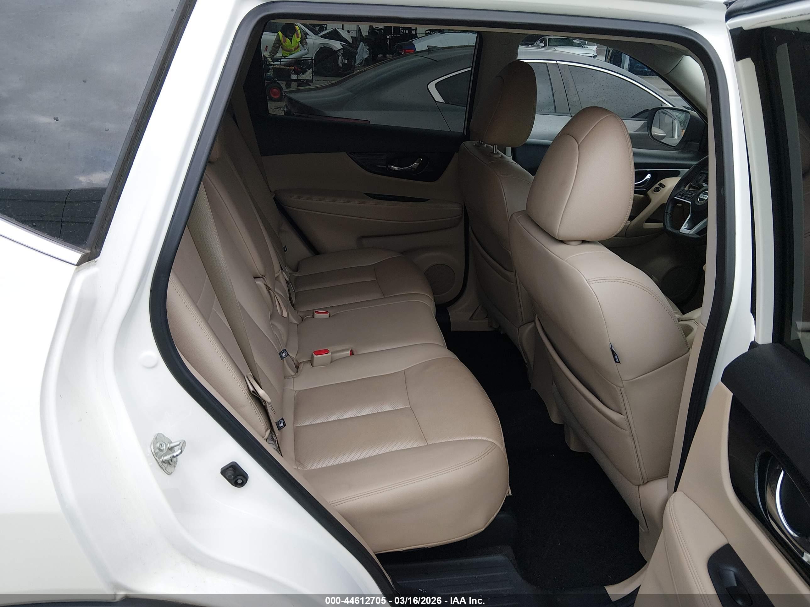 NISSAN ROGUE image 8