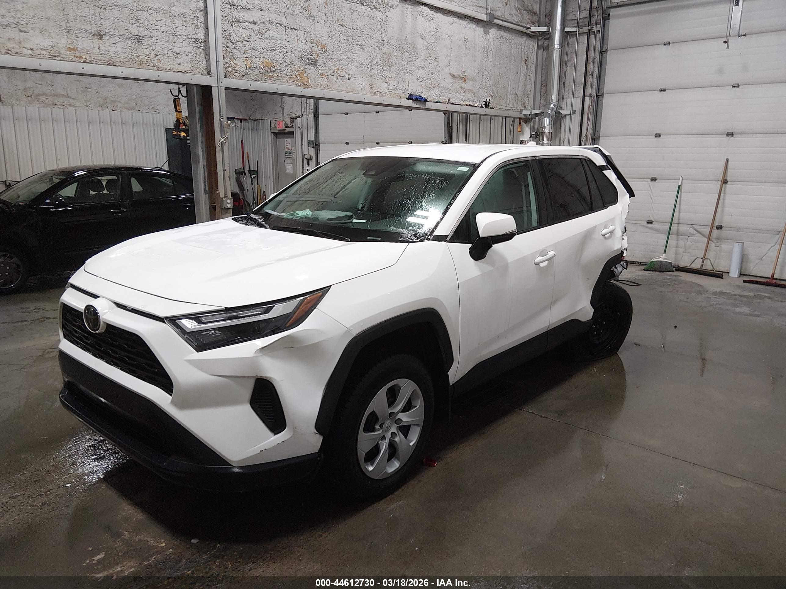 TOYOTA RAV4 image 2