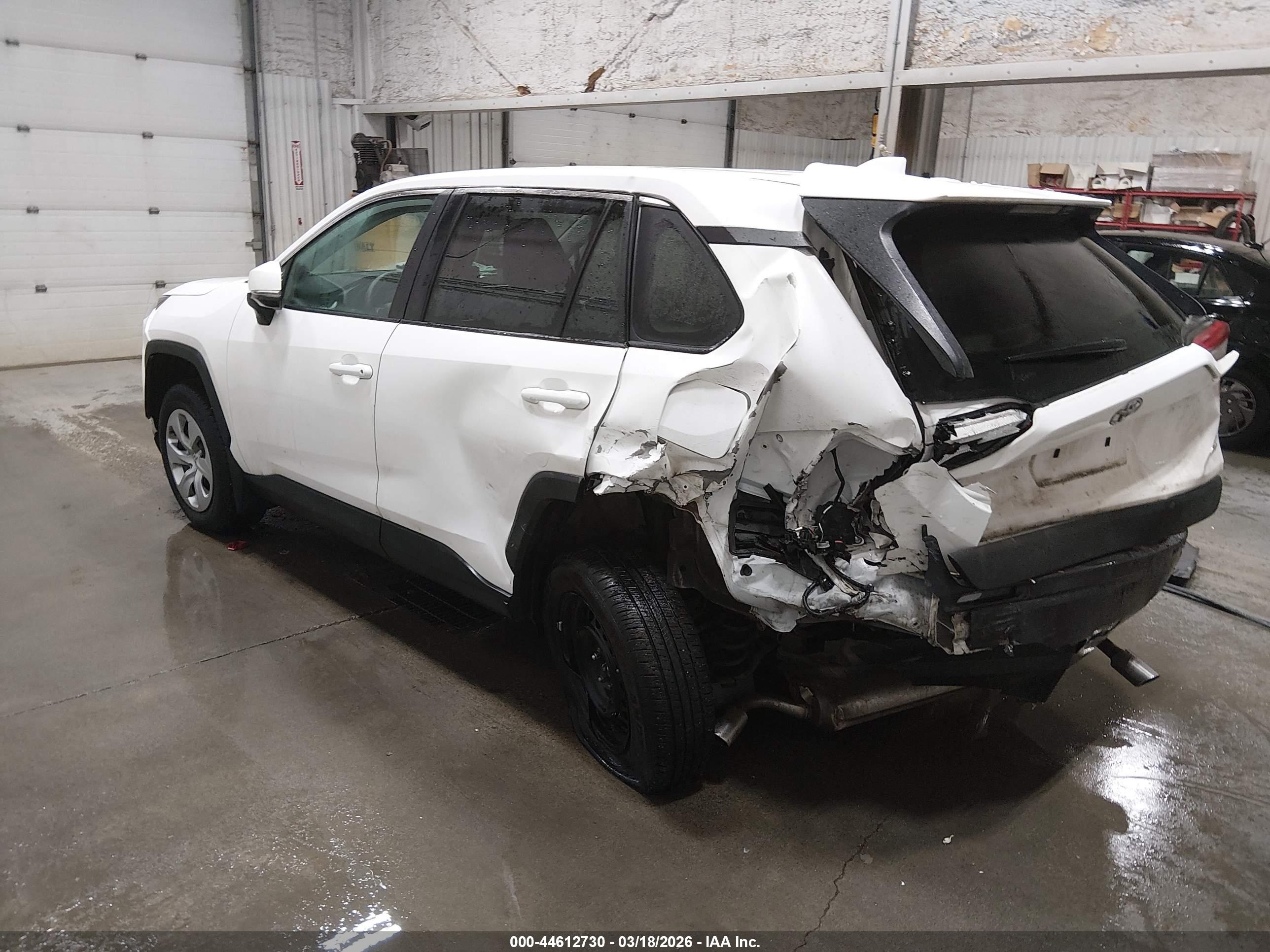 TOYOTA RAV4 image 3