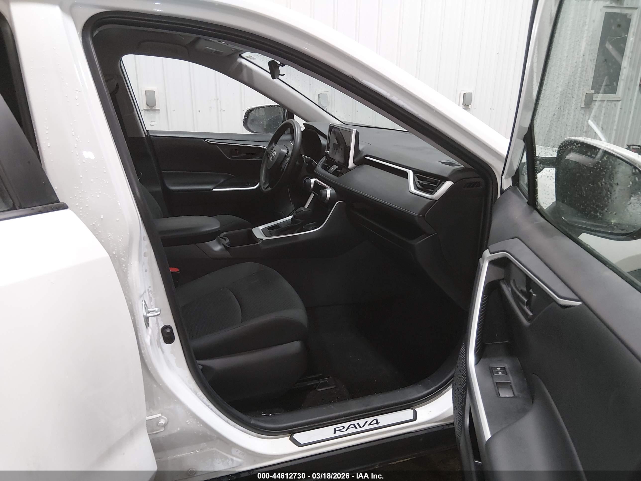 TOYOTA RAV4 image 5