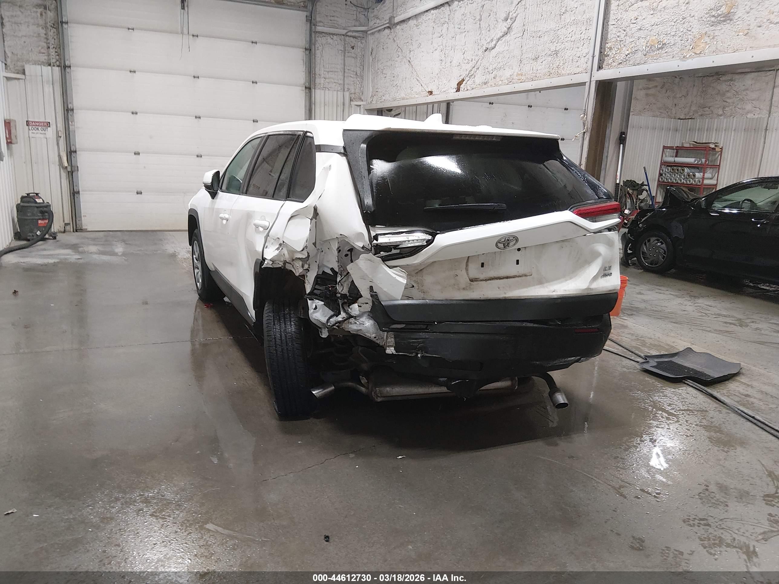 TOYOTA RAV4 image 6