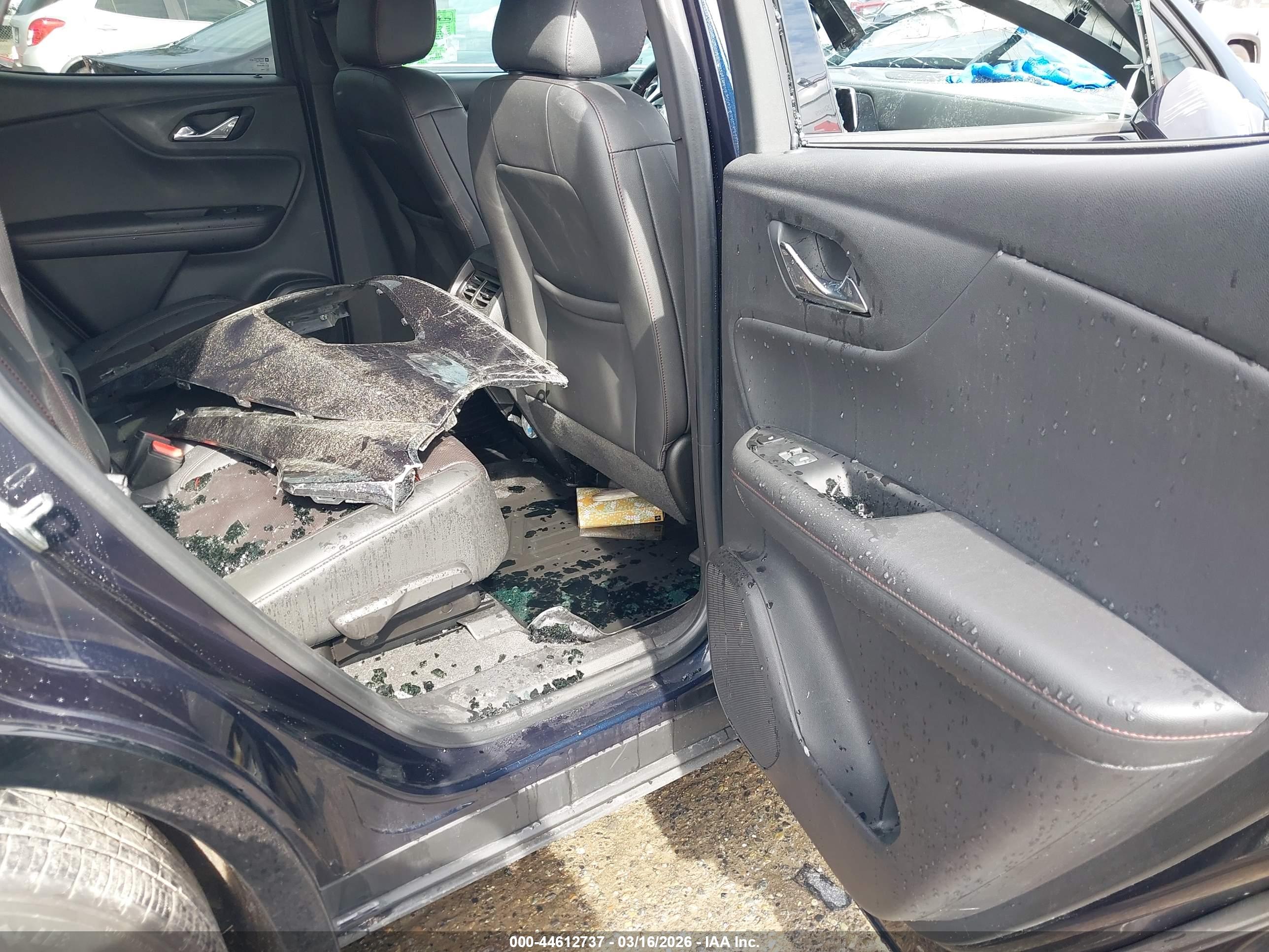CHEVROLET BLAZER image 8