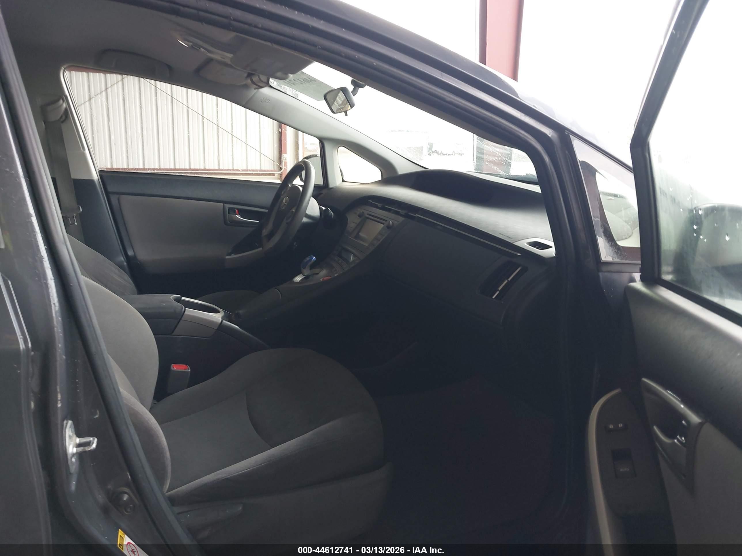 TOYOTA PRIUS image 5