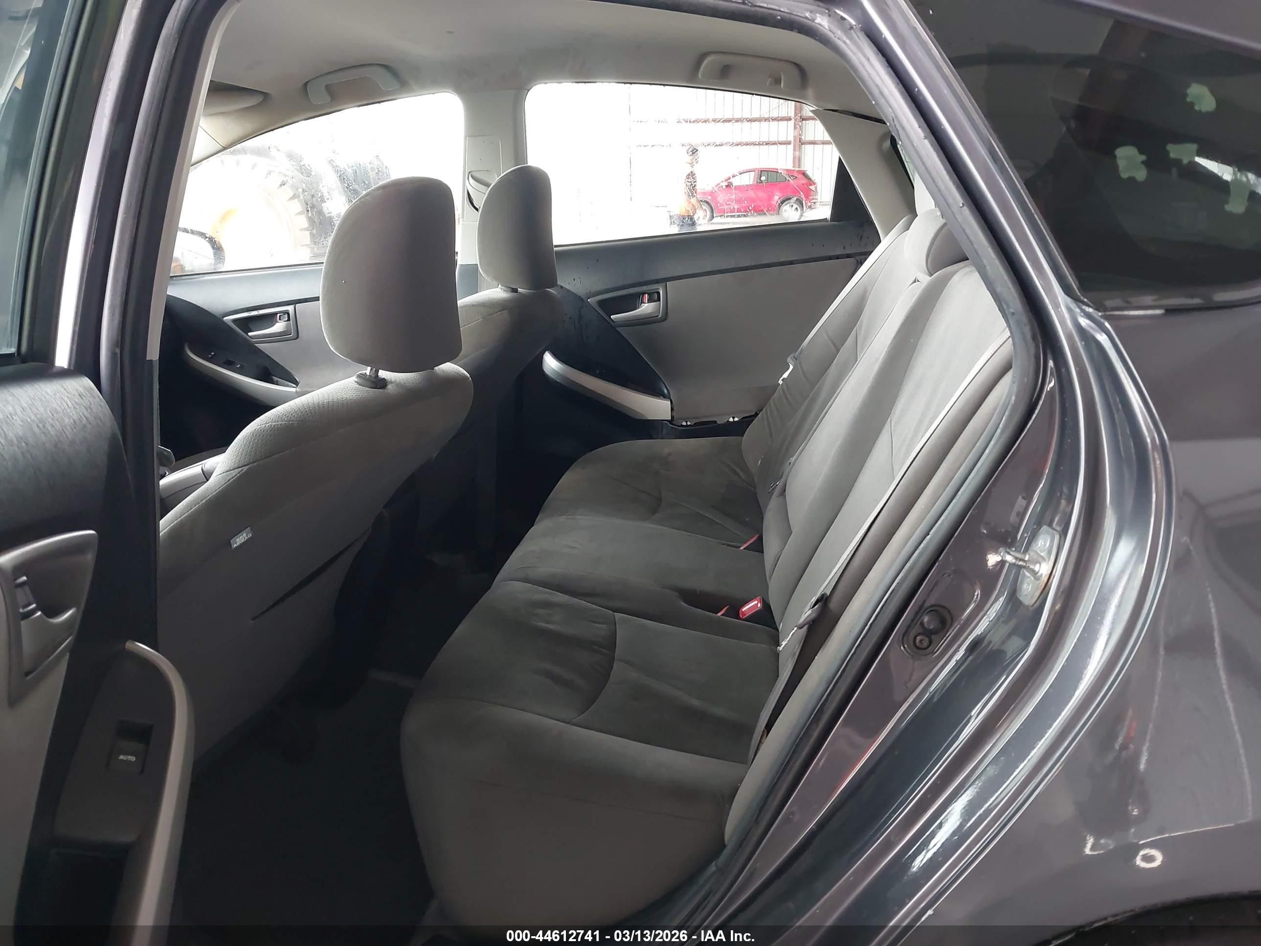 TOYOTA PRIUS image 8