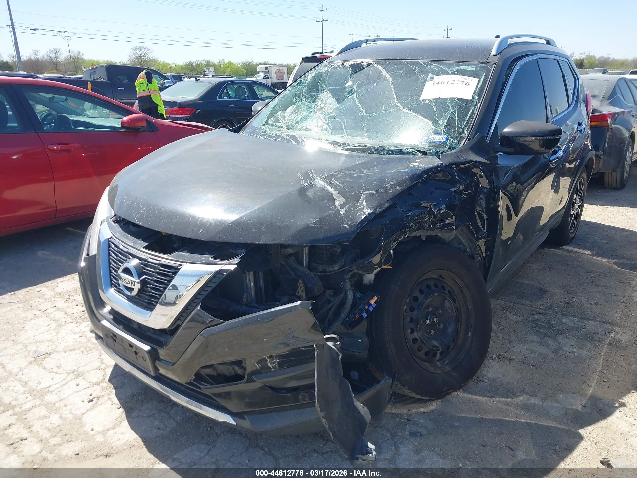 NISSAN ROGUE image 2