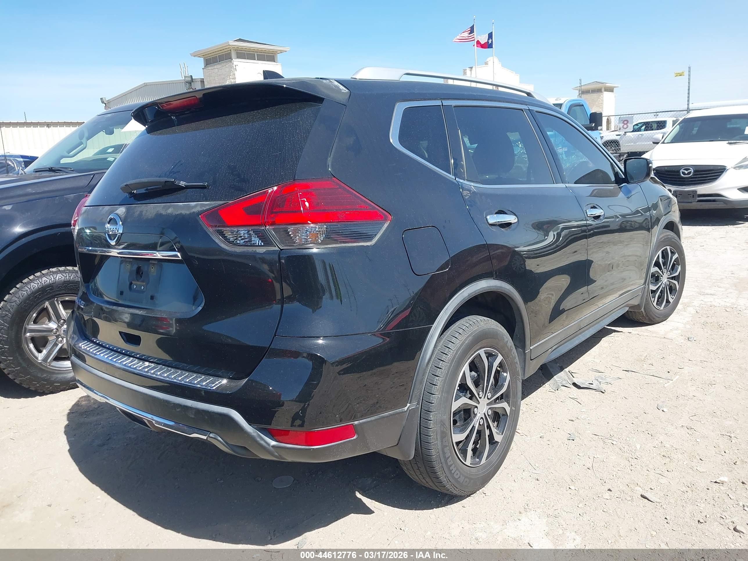NISSAN ROGUE image 4