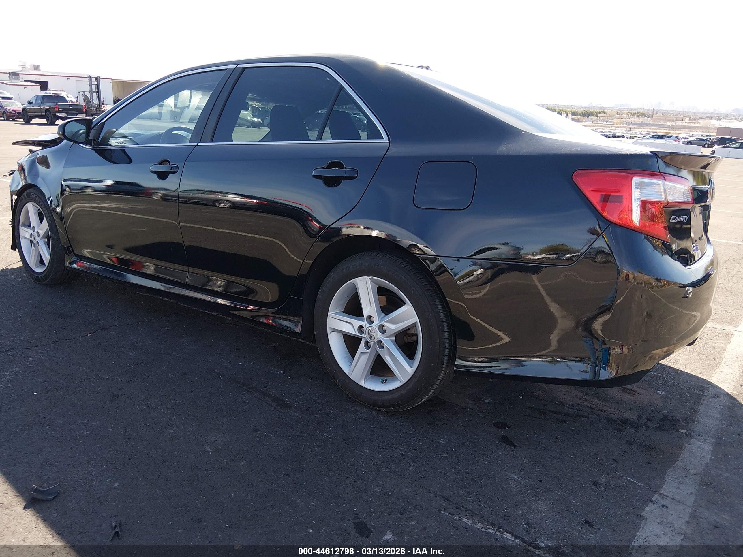 TOYOTA CAMRY image 3