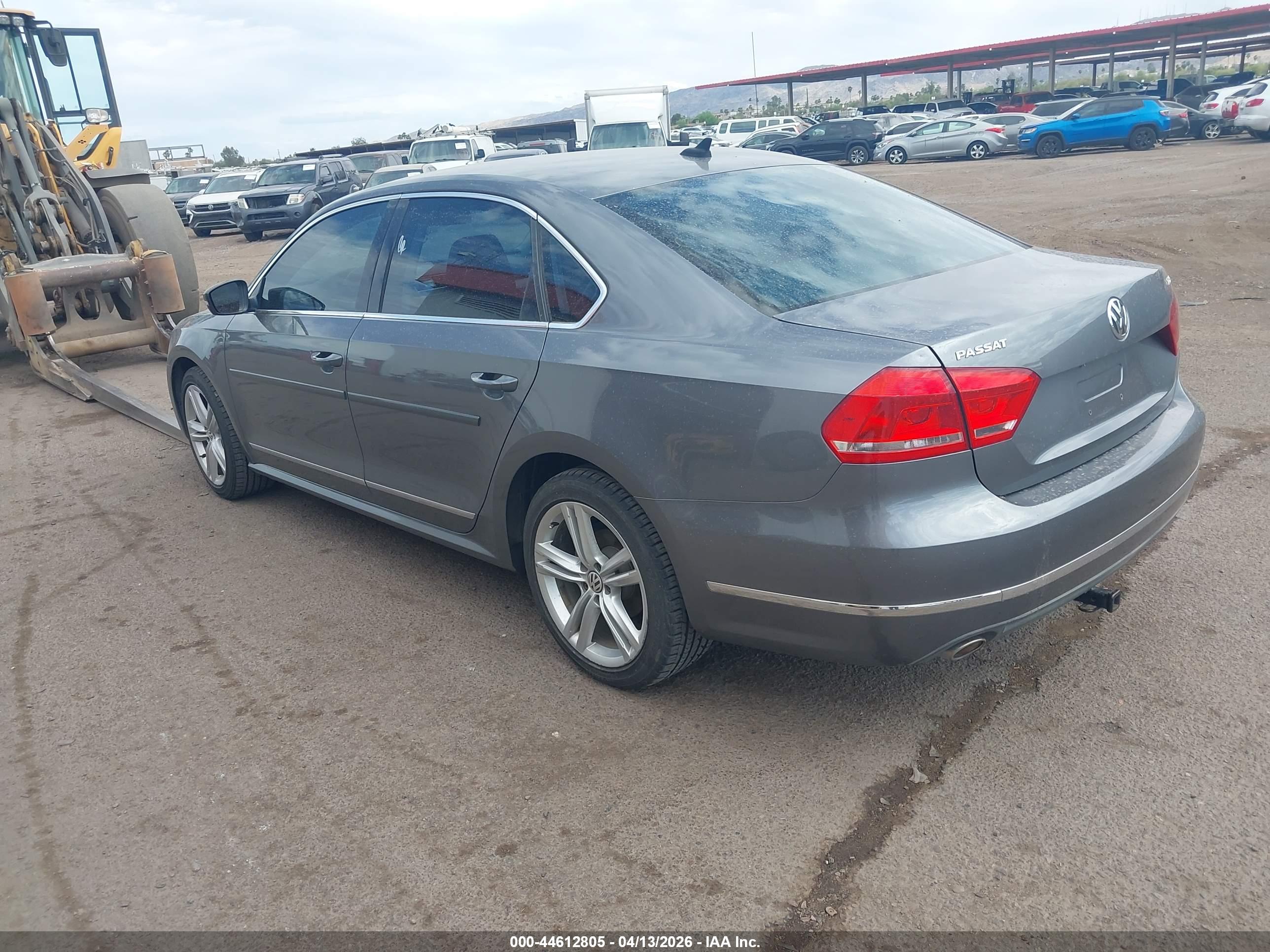 VOLKSWAGEN PASSAT image 3