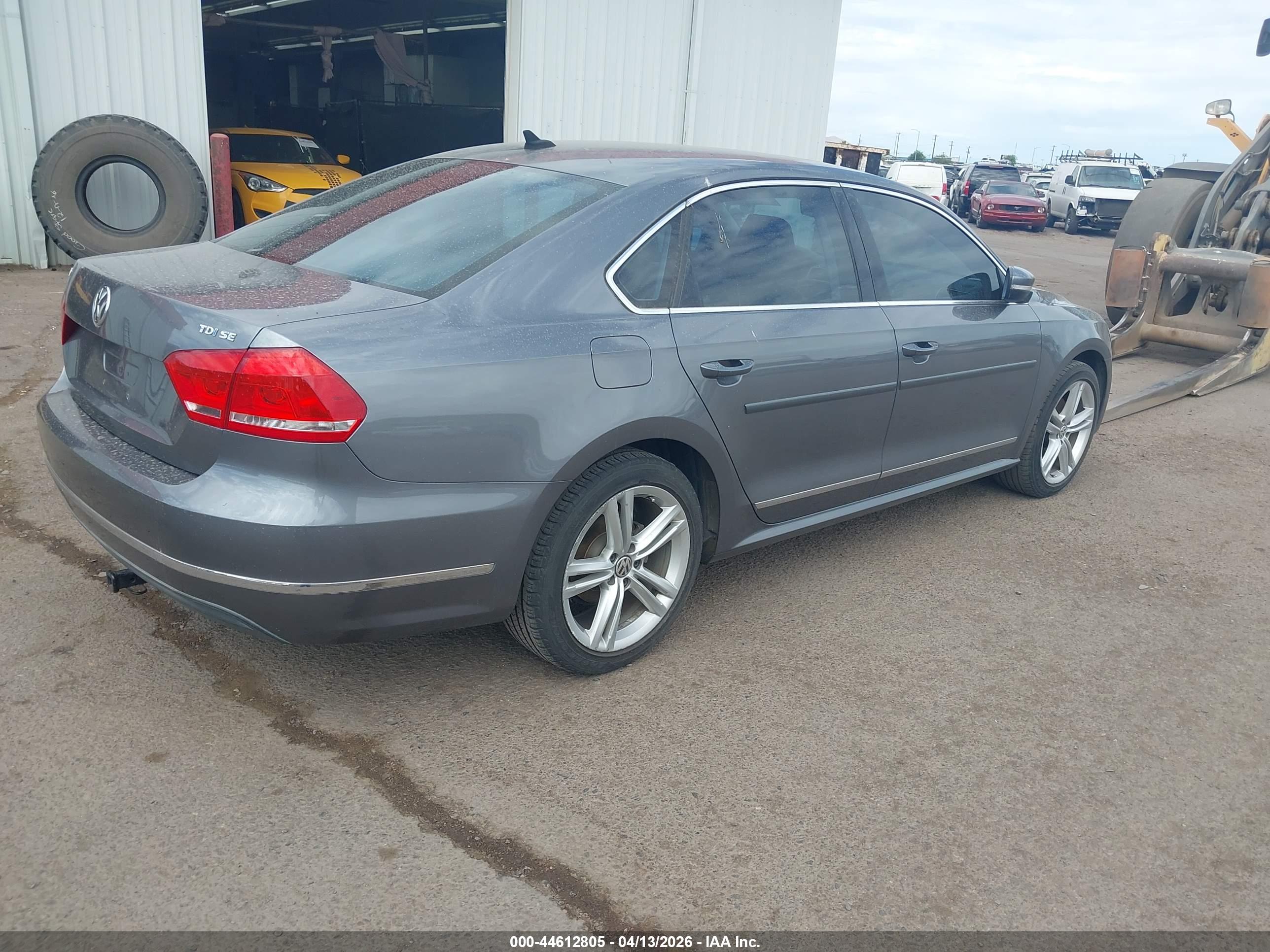 VOLKSWAGEN PASSAT image 4