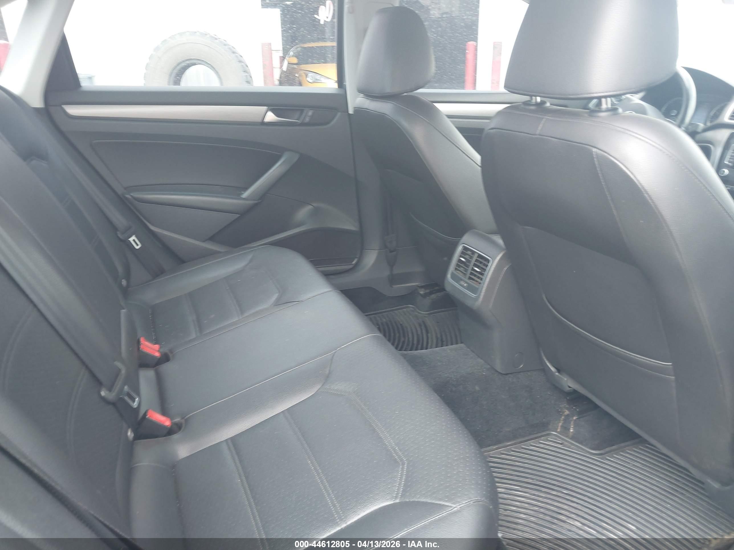 VOLKSWAGEN PASSAT image 8
