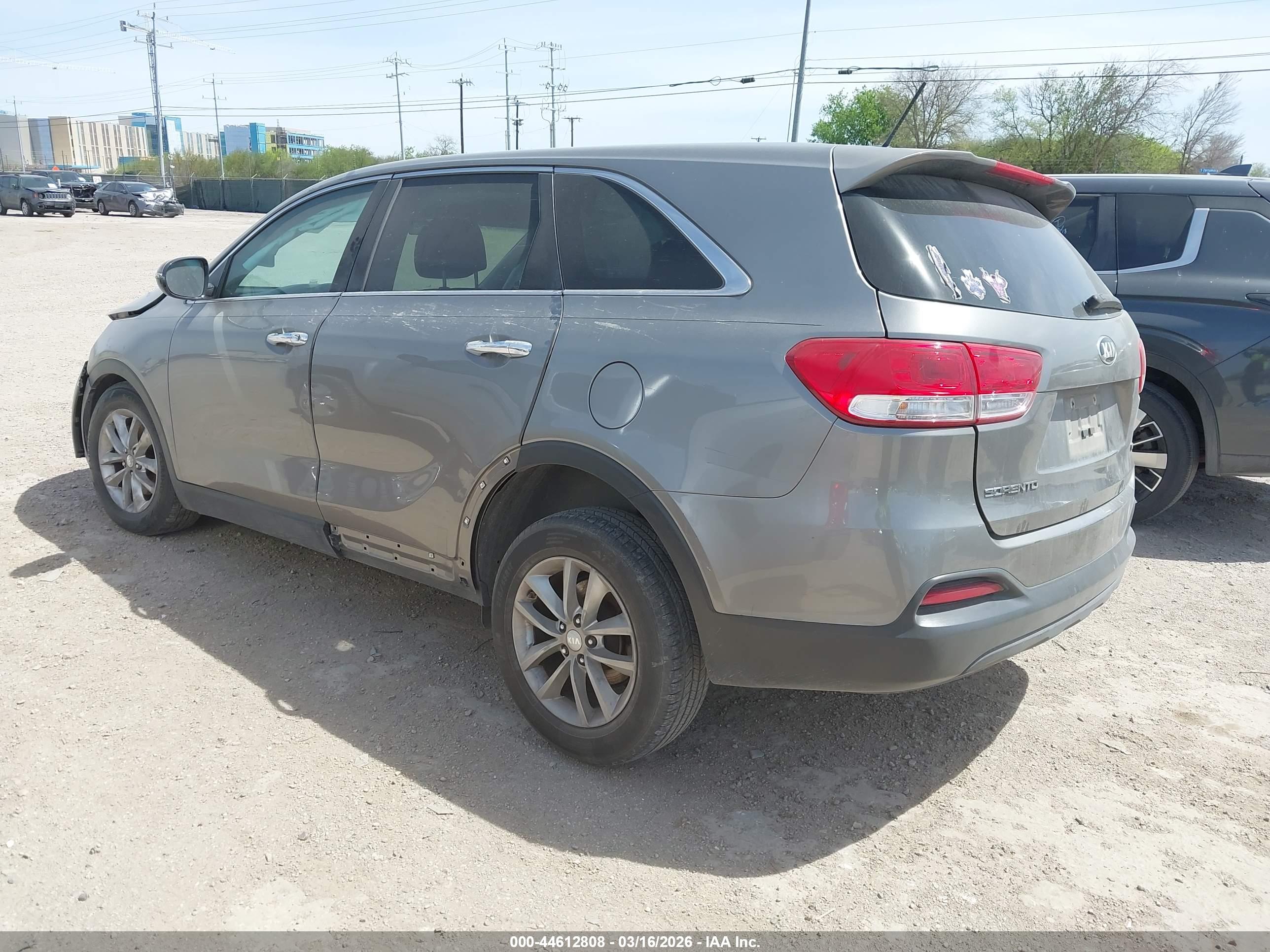 KIA SORENTO image 3