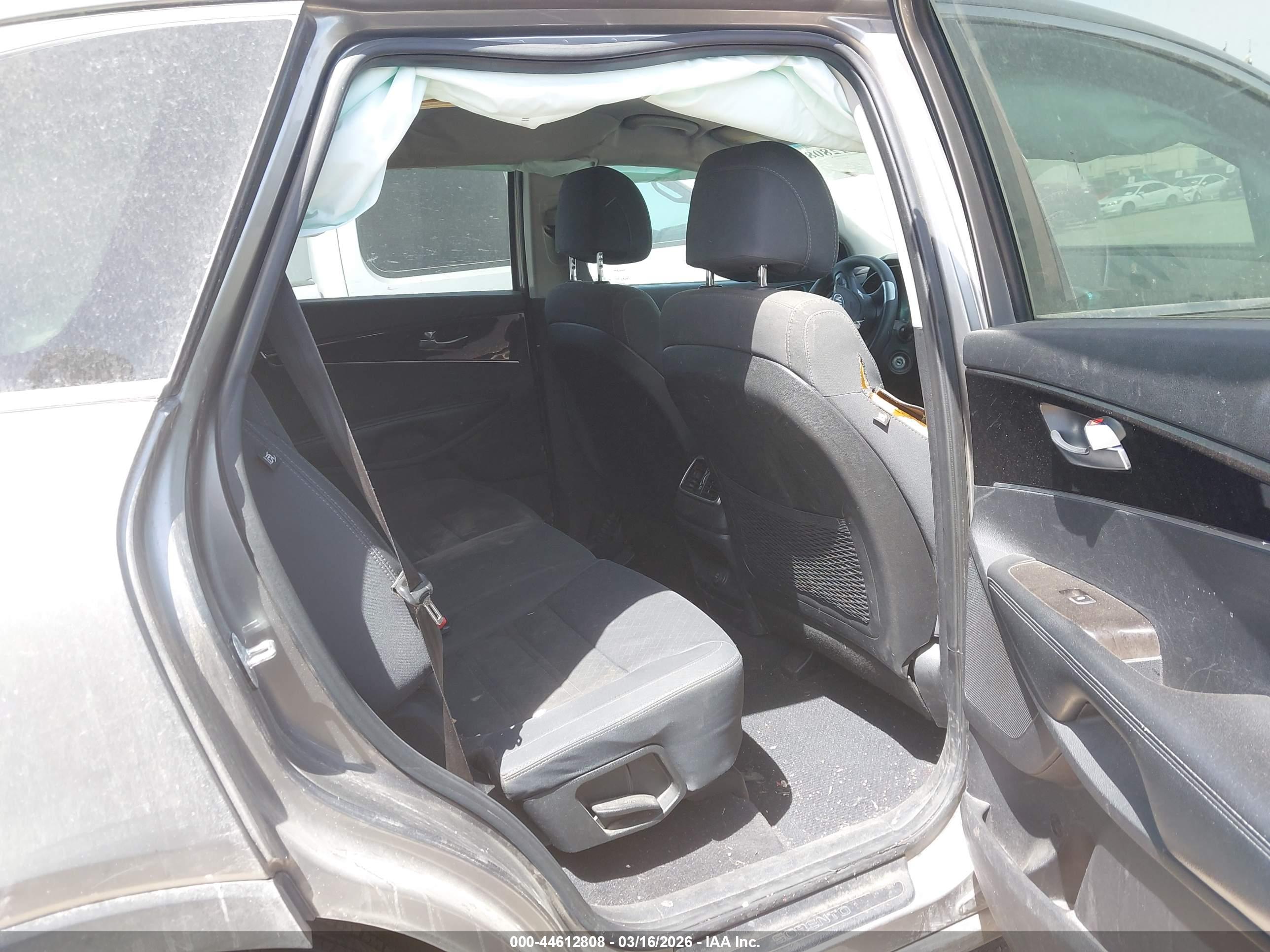 KIA SORENTO image 8