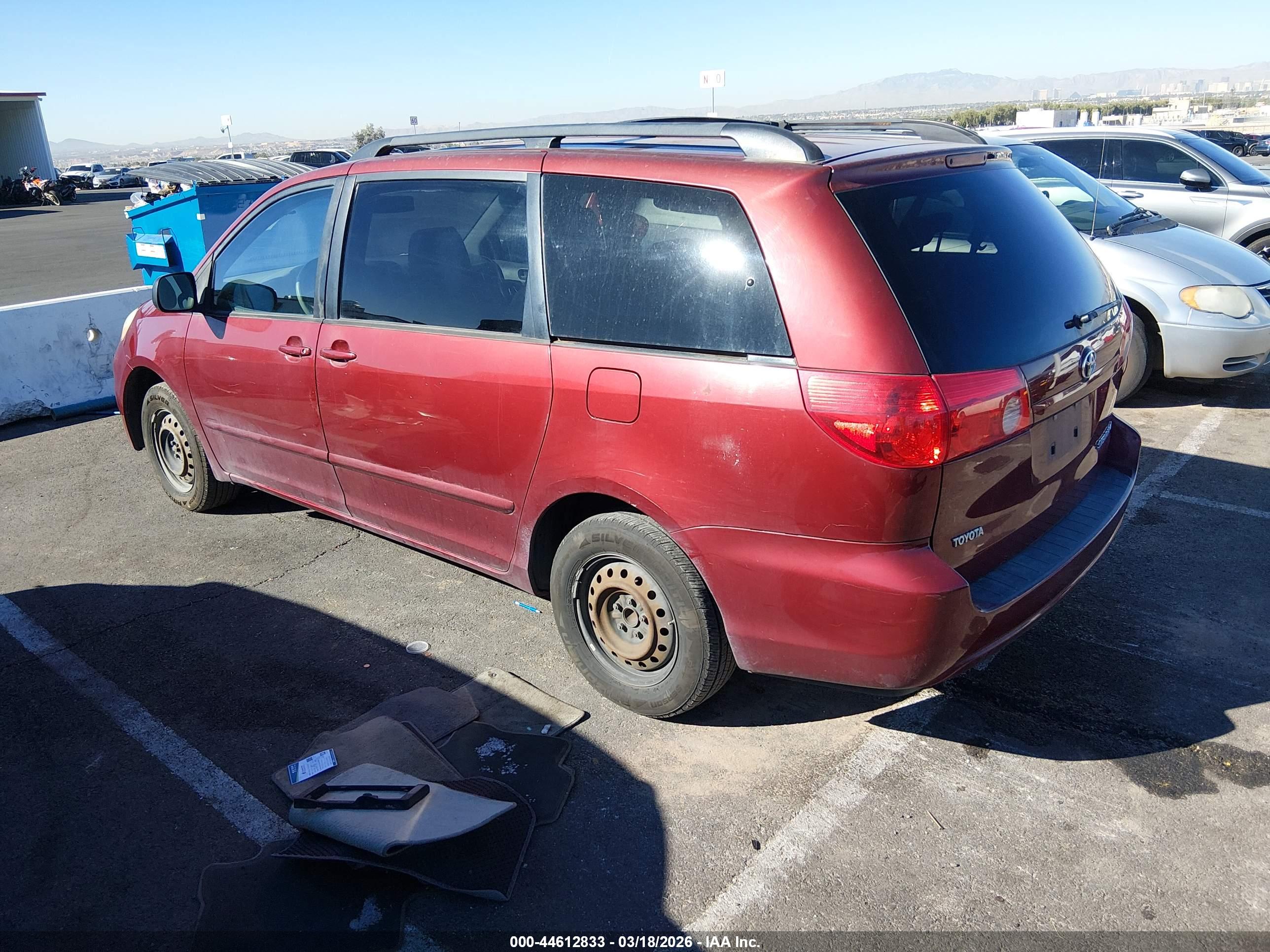 TOYOTA SIENNA image 3