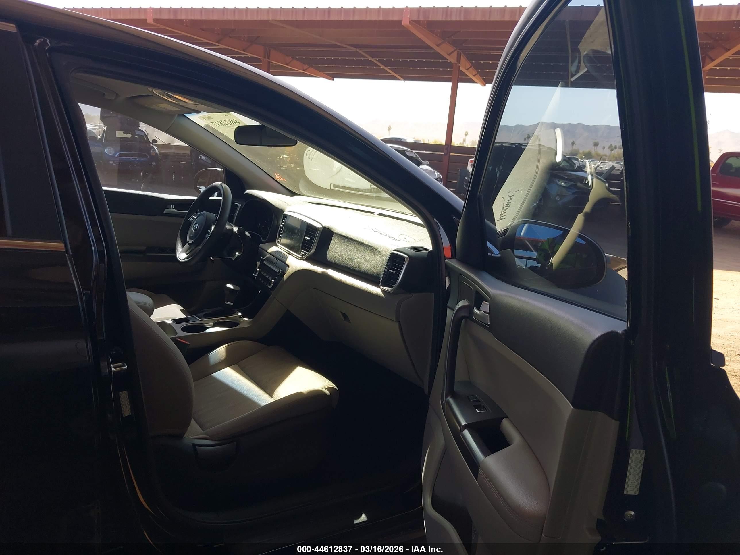 KIA SPORTAGE image 5