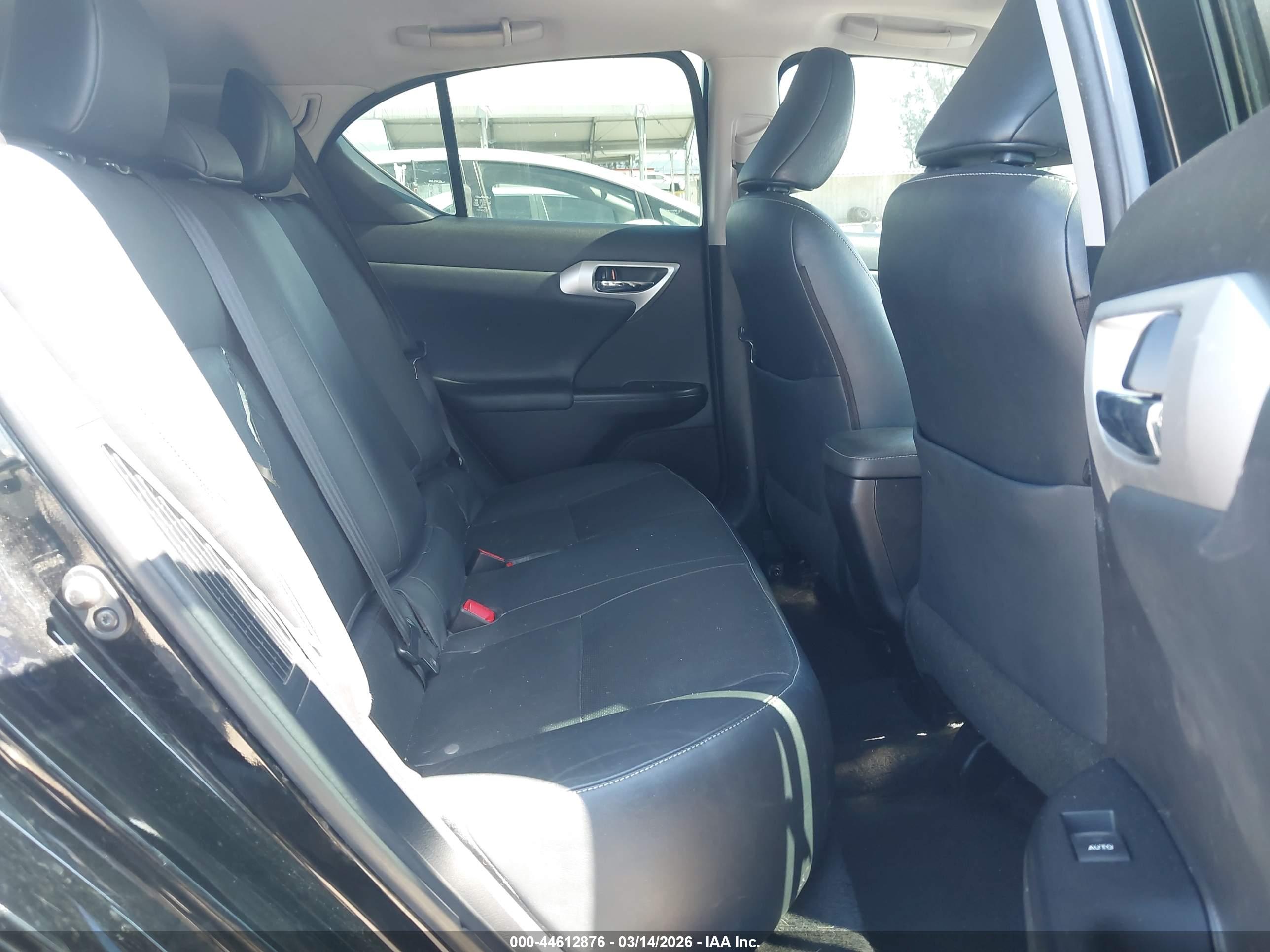 LEXUS CT image 8