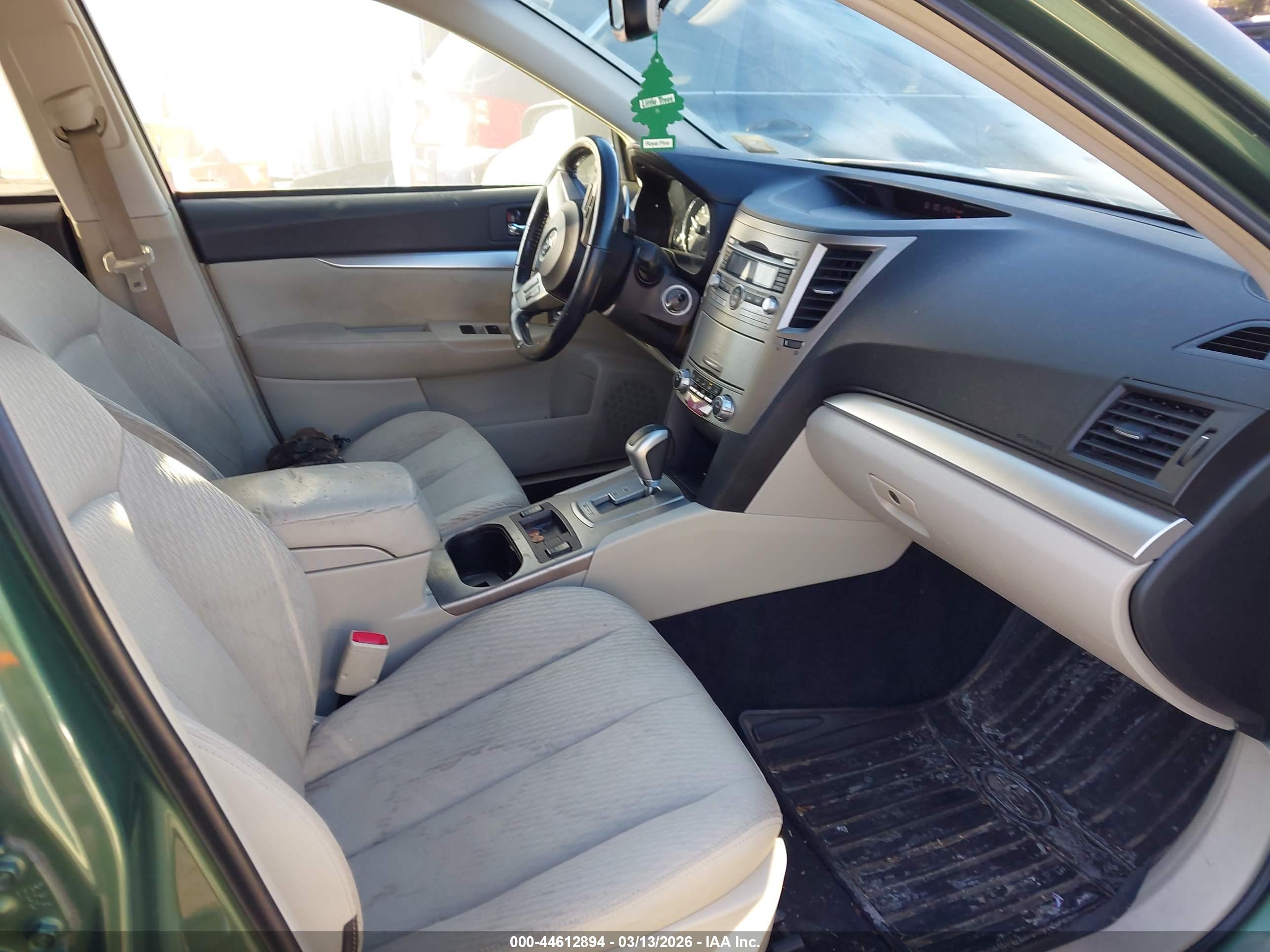 SUBARU OUTBACK image 5