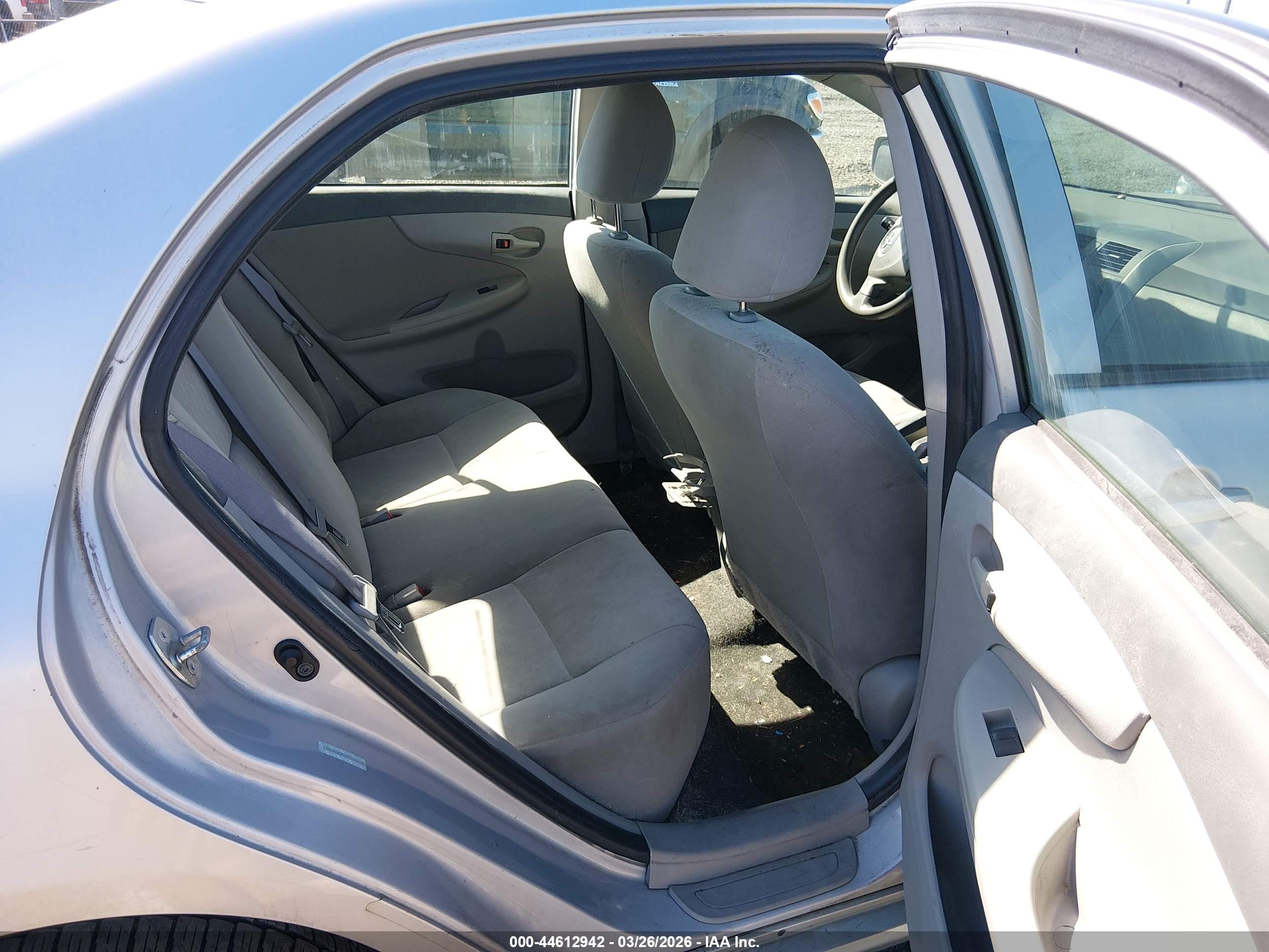 TOYOTA COROLLA image 8