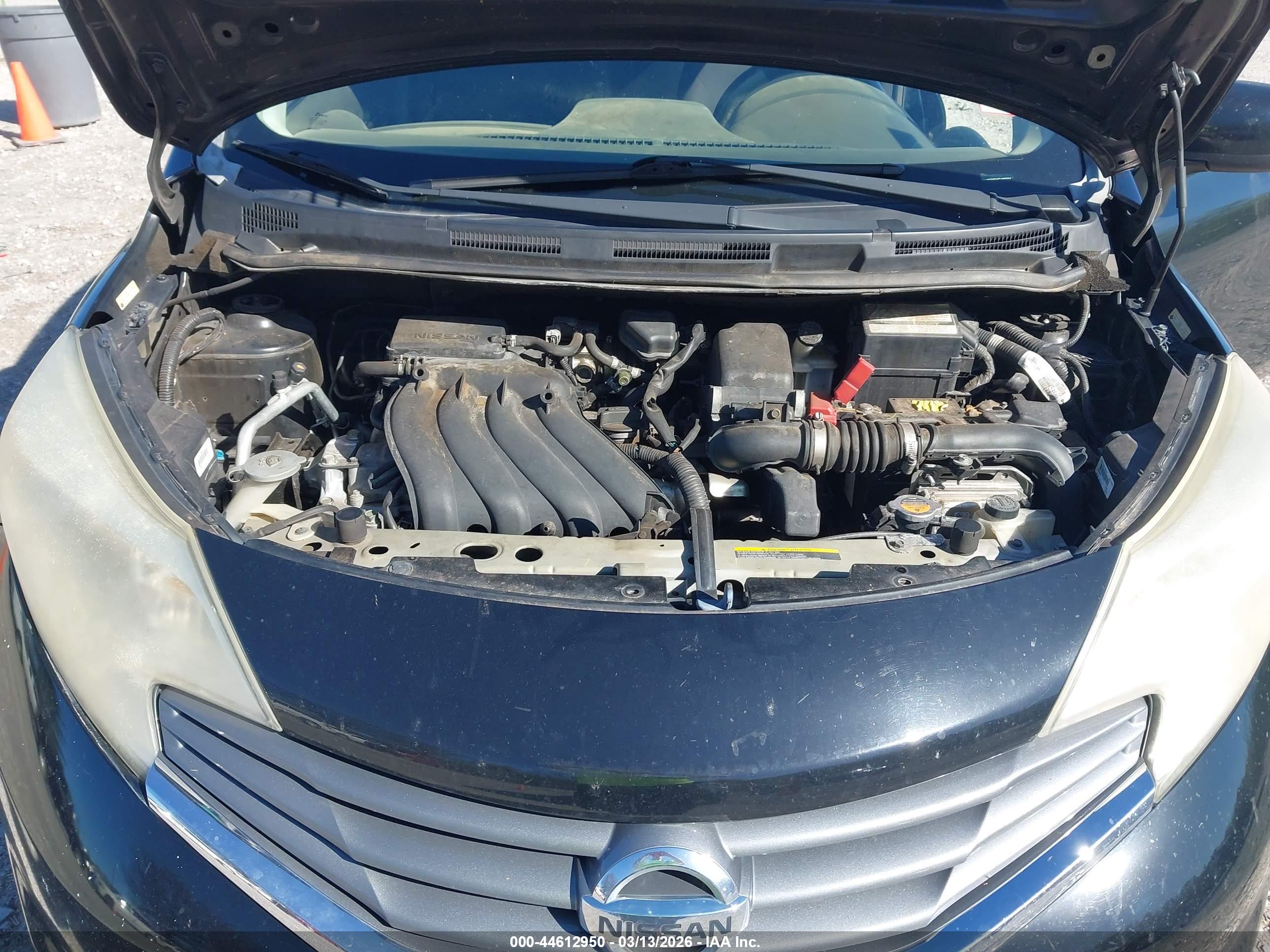 NISSAN VERSA image 10