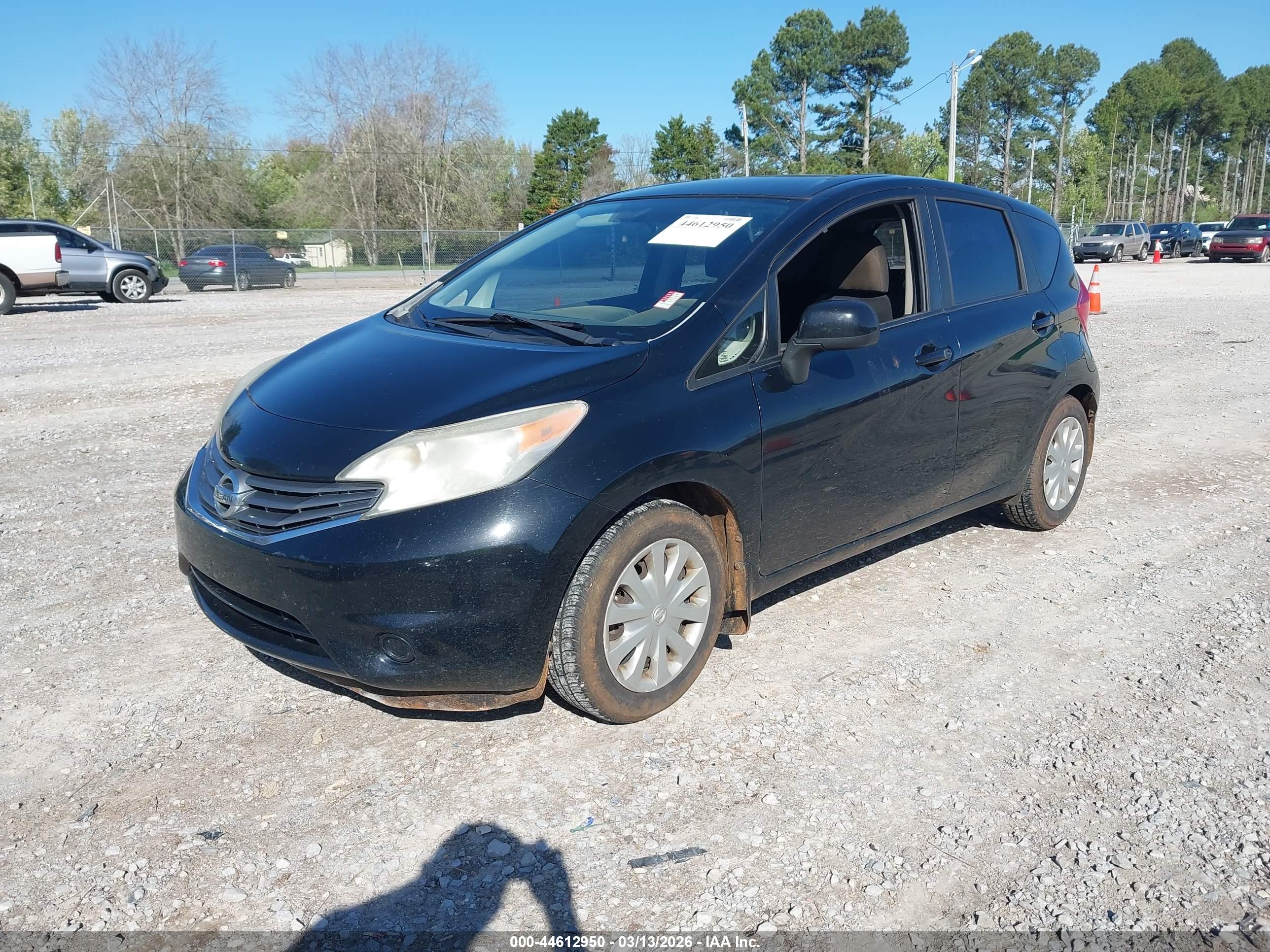 NISSAN VERSA image 2