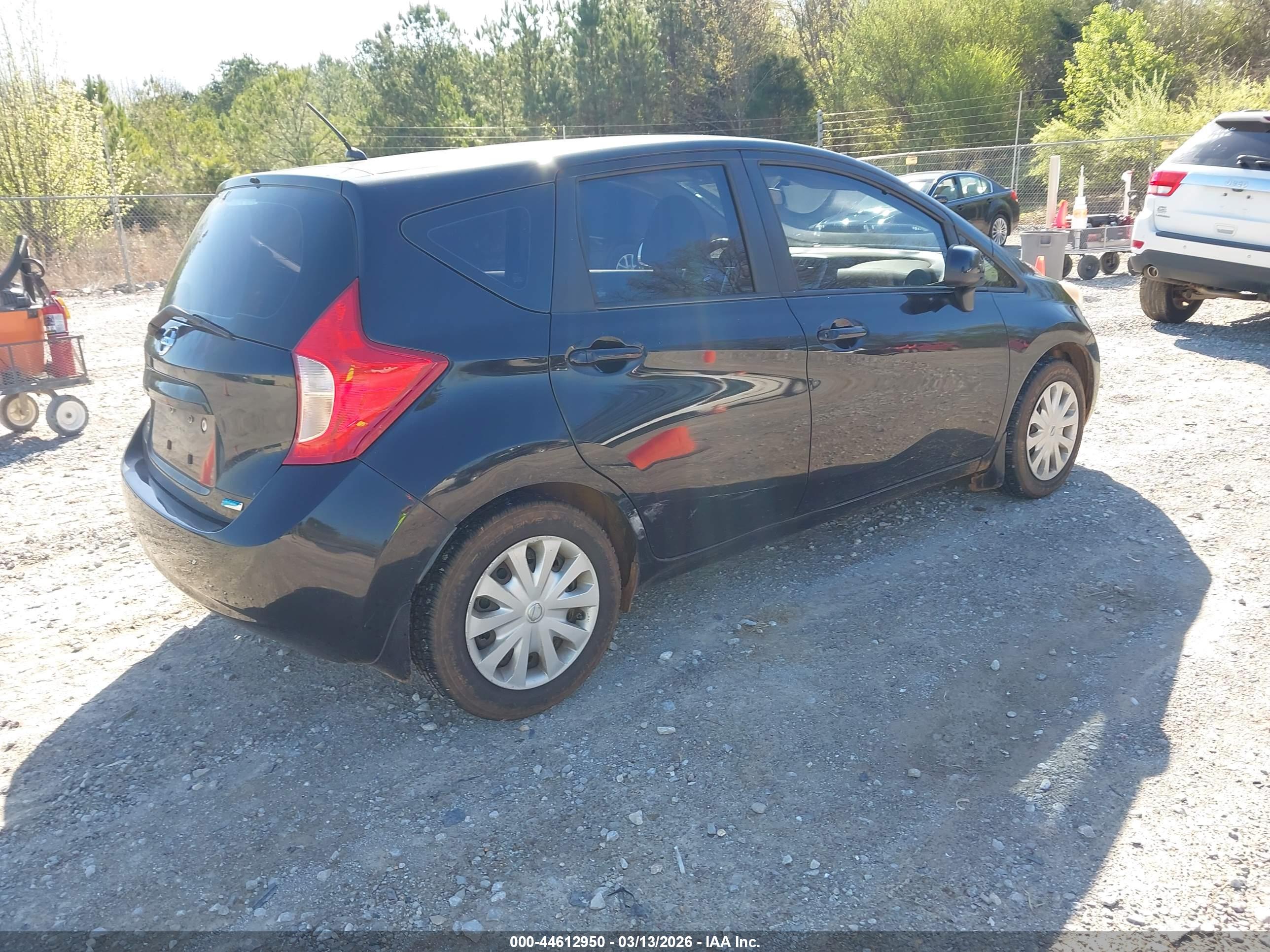NISSAN VERSA image 4