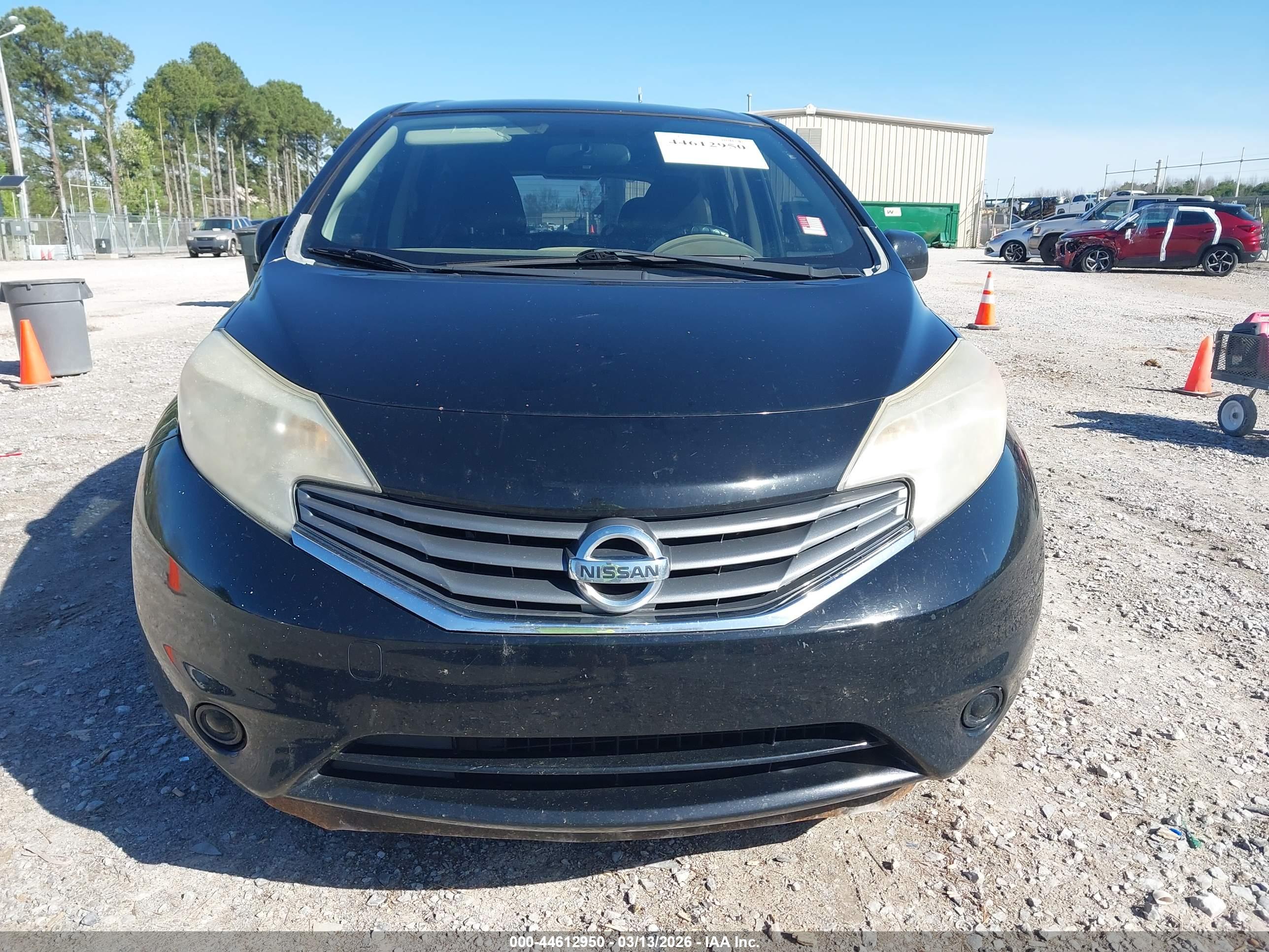 NISSAN VERSA image 6